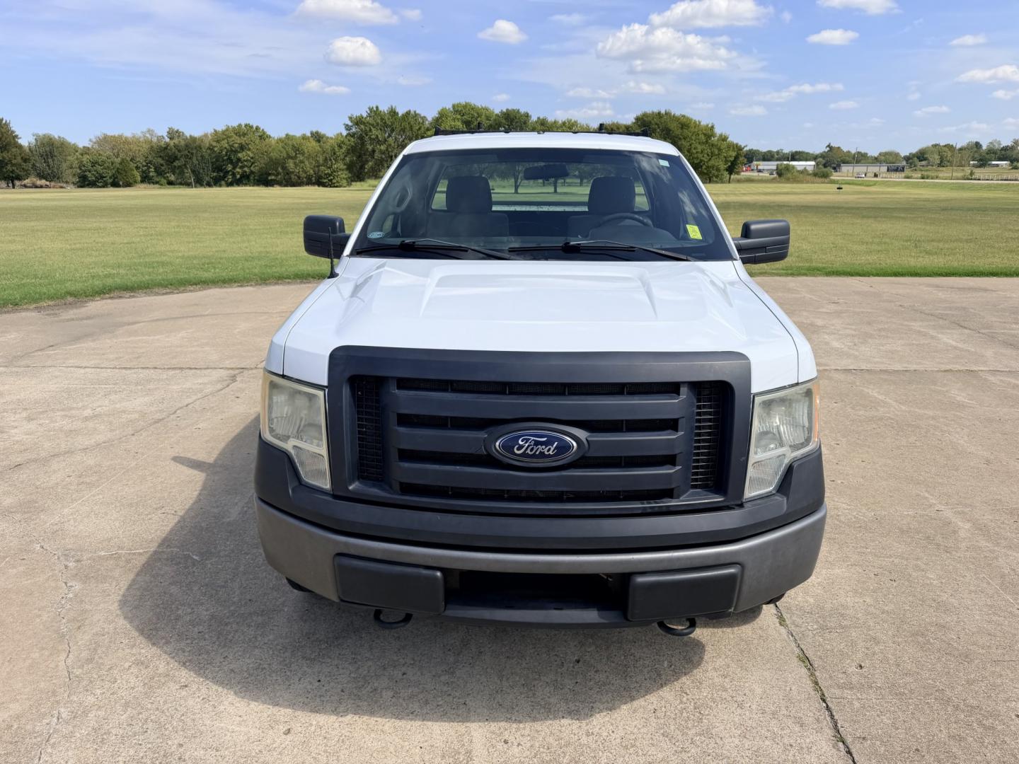 2012 White /GRAY Ford F-150 (1FTNF1EF7CK) with an 5.0L V8 OHV 16V engine, 6A transmission, located at 17760 Hwy 62, Morris, OK, 74445, (918) 733-4887, 35.609104, -95.877060 - 2012 FORD F-150 4WD 8FT BED HAS THE 5.0L V8 ENGINE. FEATURES KEYLESS ENTRY, POWER LOCKS, POWER WINDOWS, CLOTH INTERIOR, MANUAL SEATS, AM/FM STEREO, CRUISE CONTROL, TRACTION CONTROL, AND TRAILER HITCH. HAS 156,460 MILES WITH 245/70R17 TIRES. ***CLEAN TITLE*** ****DAMAGE SHOWN IN PHOTOS**** $9,- Photo#1
