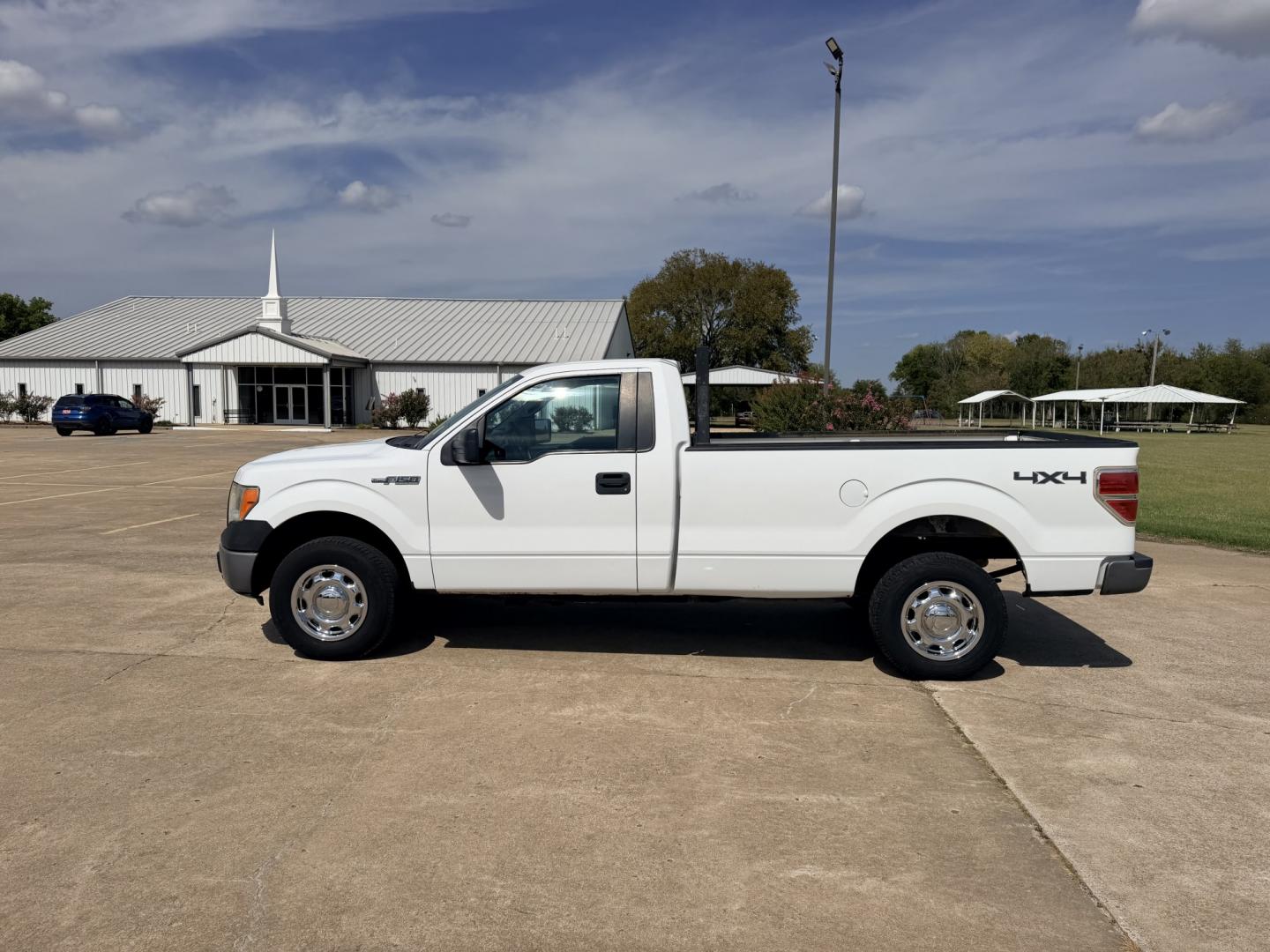 2012 White /GRAY Ford F-150 (1FTNF1EF7CK) with an 5.0L V8 OHV 16V engine, 6A transmission, located at 17760 Hwy 62, Morris, OK, 74445, (918) 733-4887, 35.609104, -95.877060 - 2012 FORD F-150 4WD 8FT BED HAS THE 5.0L V8 ENGINE. FEATURES KEYLESS ENTRY, POWER LOCKS, POWER WINDOWS, CLOTH INTERIOR, MANUAL SEATS, AM/FM STEREO, CRUISE CONTROL, TRACTION CONTROL, AND TRAILER HITCH. HAS 156,460 MILES WITH 245/70R17 TIRES. ***CLEAN TITLE*** ****DAMAGE SHOWN IN PHOTOS**** $9,- Photo#7