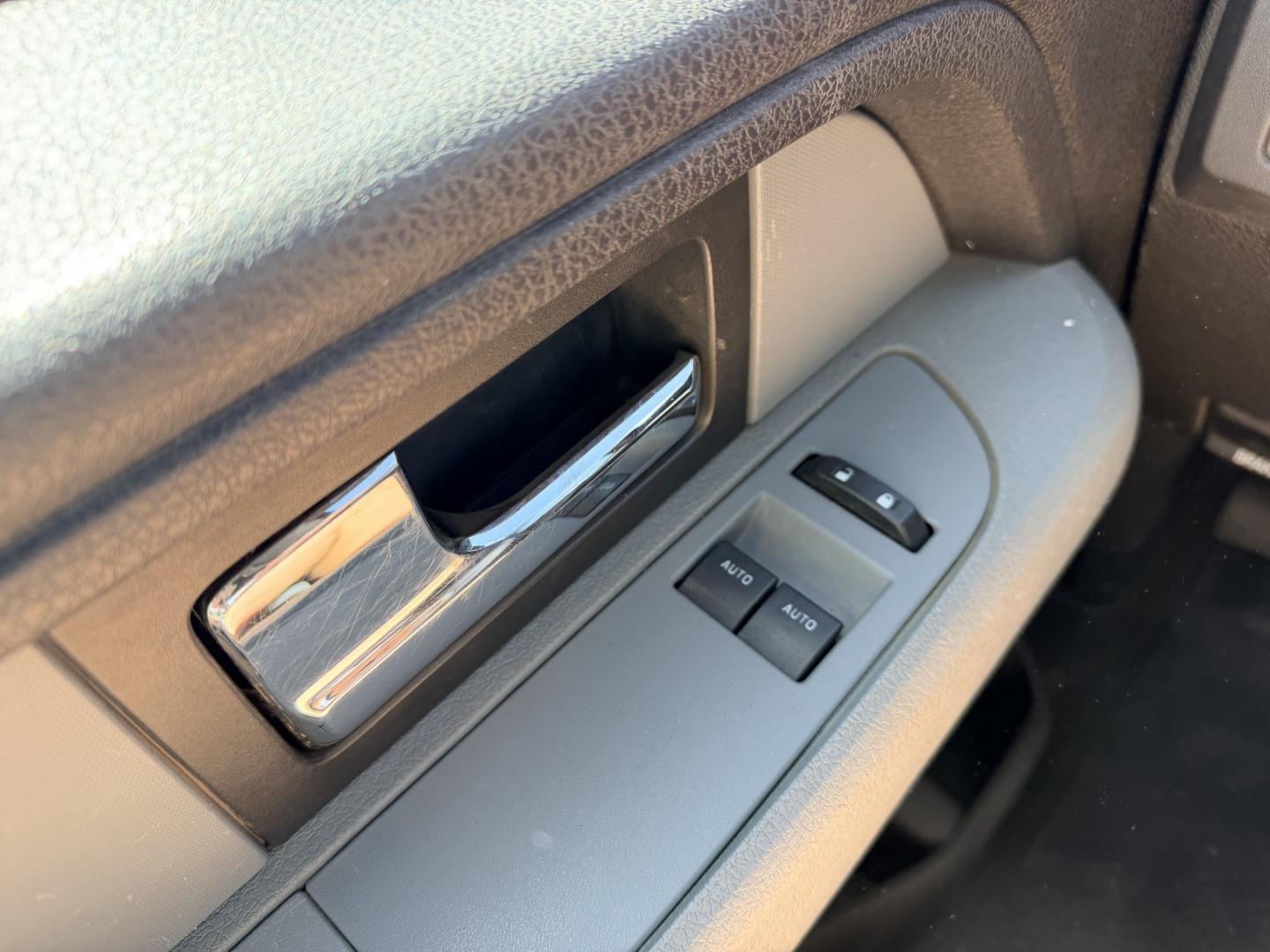 2012 White /GRAY Ford F-150 (1FTNF1EF7CK) with an 5.0L V8 OHV 16V engine, 6A transmission, located at 17760 Hwy 62, Morris, OK, 74445, (918) 733-4887, 35.609104, -95.877060 - 2012 FORD F-150 4WD 8FT BED HAS THE 5.0L V8 ENGINE. FEATURES KEYLESS ENTRY, POWER LOCKS, POWER WINDOWS, CLOTH INTERIOR, MANUAL SEATS, AM/FM STEREO, CRUISE CONTROL, TRACTION CONTROL, AND TRAILER HITCH. HAS 156,460 MILES WITH 245/70R17 TIRES. ***CLEAN TITLE*** ****DAMAGE SHOWN IN PHOTOS**** $9,- Photo#9