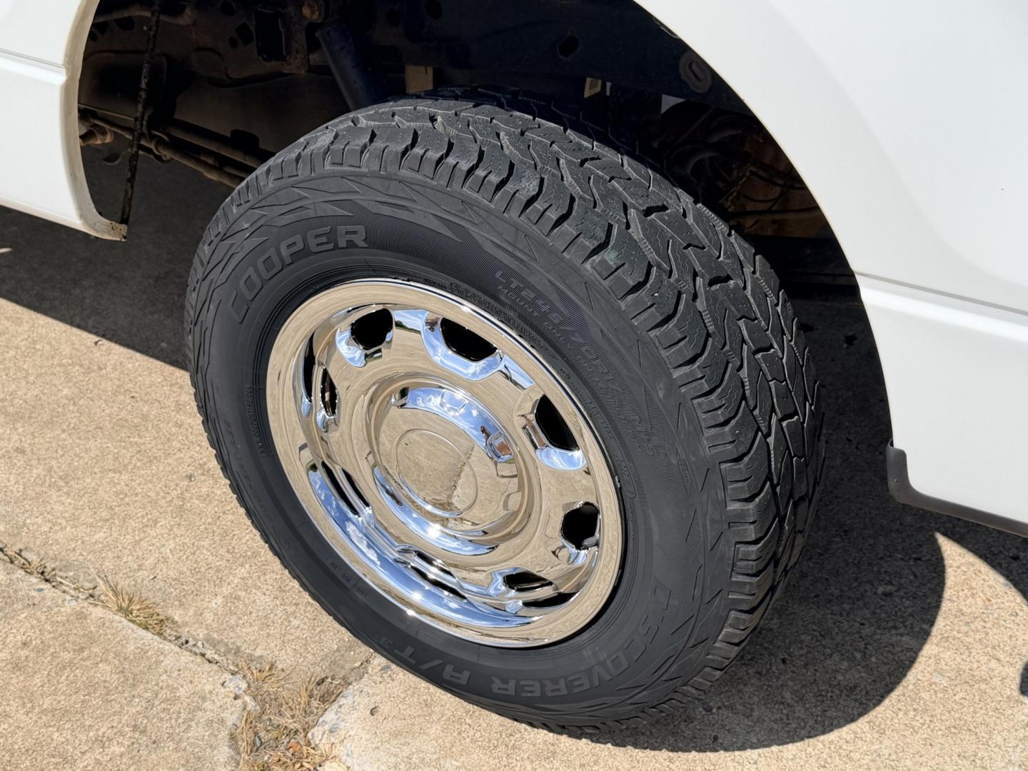 2012 White /GRAY Ford F-150 (1FTNF1EF7CK) with an 5.0L V8 OHV 16V engine, 6A transmission, located at 17760 Hwy 62, Morris, OK, 74445, (918) 733-4887, 35.609104, -95.877060 - 2012 FORD F-150 4WD 8FT BED HAS THE 5.0L V8 ENGINE. FEATURES KEYLESS ENTRY, POWER LOCKS, POWER WINDOWS, CLOTH INTERIOR, MANUAL SEATS, AM/FM STEREO, CRUISE CONTROL, TRACTION CONTROL, AND TRAILER HITCH. HAS 156,460 MILES WITH 245/70R17 TIRES. ***CLEAN TITLE*** ****DAMAGE SHOWN IN PHOTOS**** $9,- Photo#23