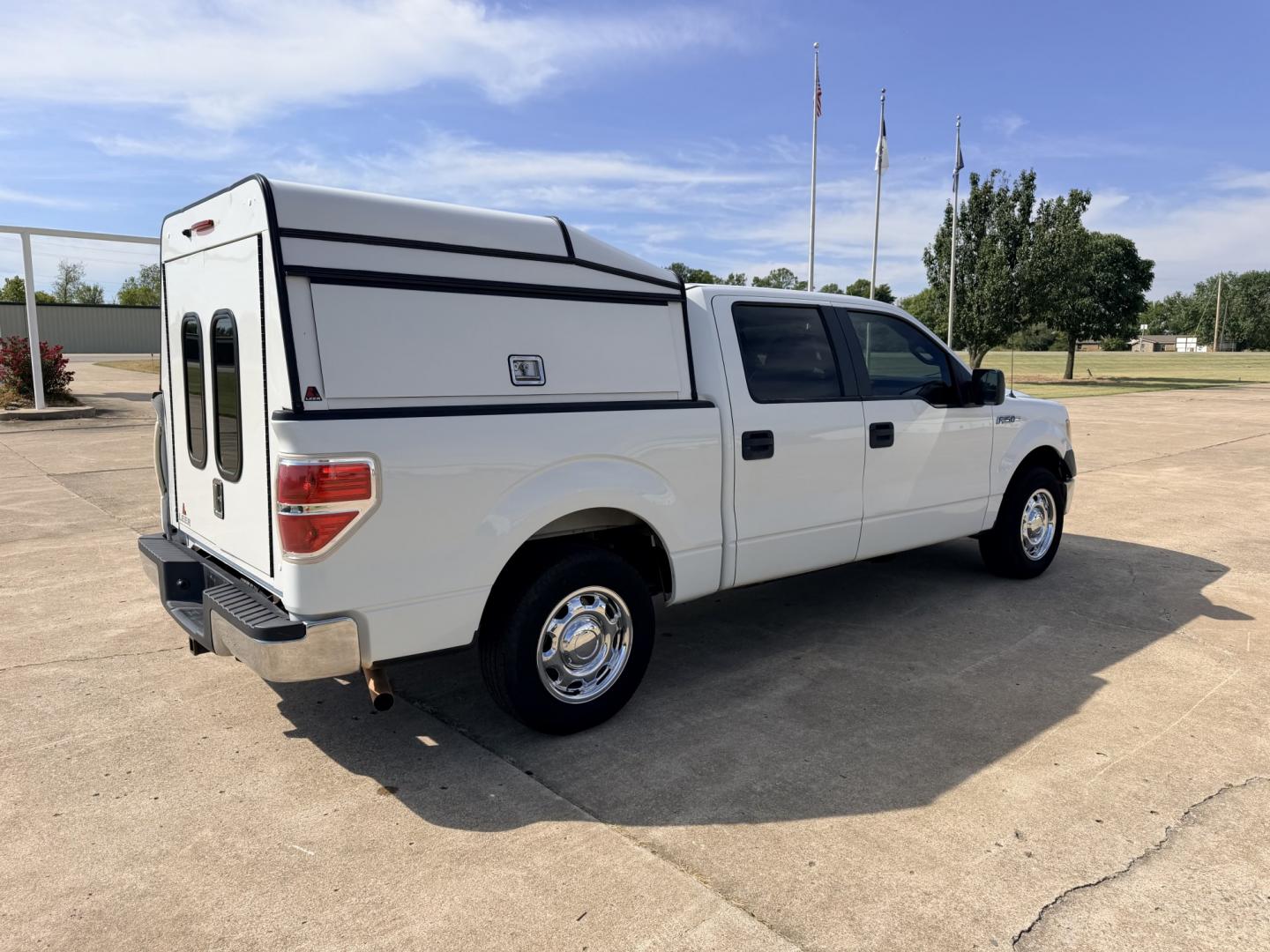2014 White /Gray Ford F-150 (1FTEW1CMXEK) with an 3.7L V6 DOHC 24V engine, 6A transmission, located at 17760 Hwy 62, Morris, OK, 74445, (918) 733-4887, 35.609104, -95.877060 - 2014 FORD F-150 2WD HAS THE 3.7L V6 ENIGINE BI-FUEL SYSTEM RUNS ON CNG OR GASOLINE. FEATURES KEYLESS REMOTE ENTRY, CLOTH MANUAL SEATS, POWER LOCKS, POWER WINDOWS, AM/FM STEREO, SIRIUS XM STEREO, CD PLAYER, AUXILLARY PORT, USB PORT, CRUISE CONTROL, TRACTION CONTROL, AND HAS WORK CAMPER SHELL WITH SID- Photo#4