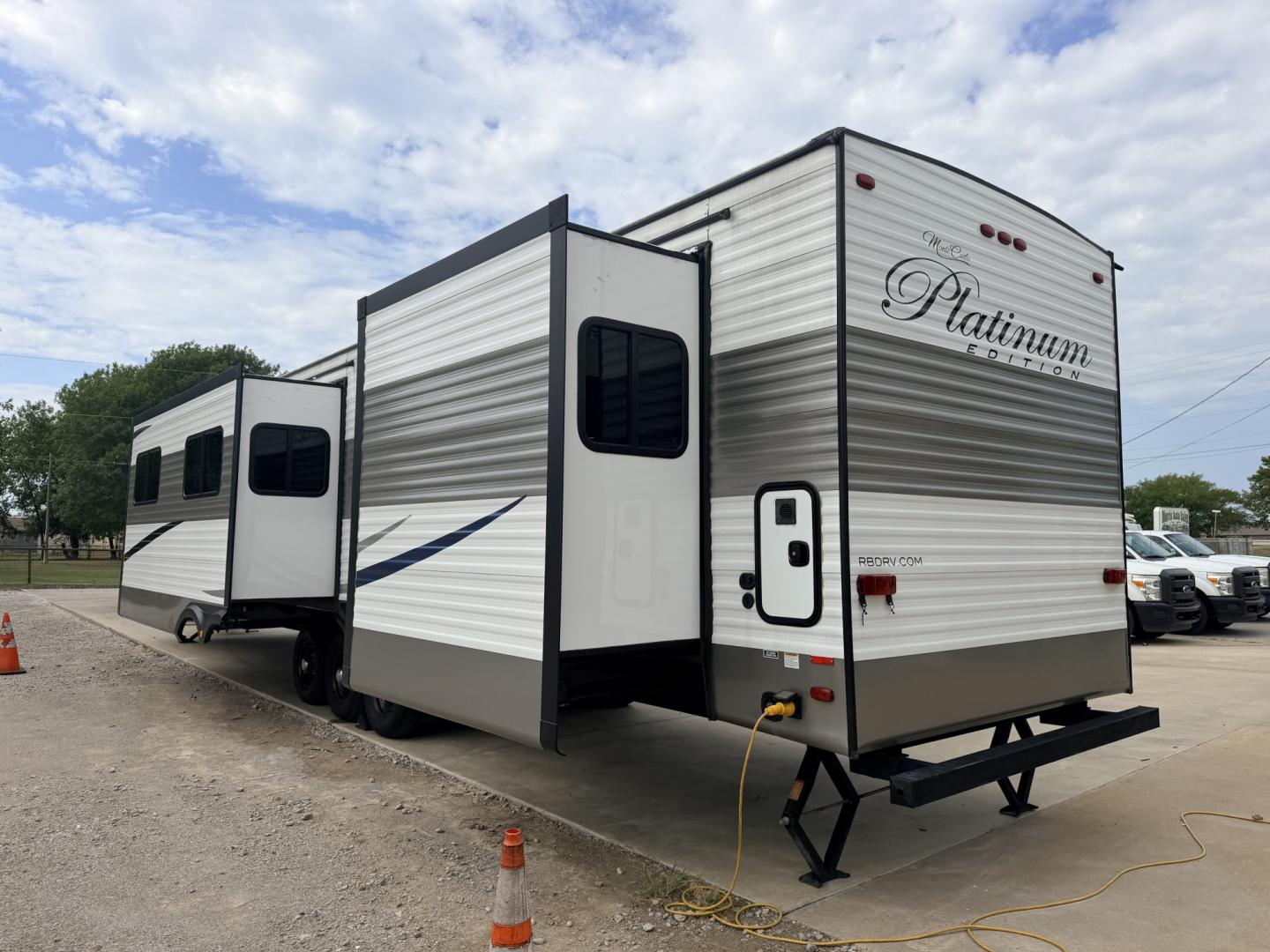2024 White /TAN RBD MONTE CARLO PLATINUM EDITION 45PM (5CZ200R34R1) , located at 17760 Hwy 62, Morris, OK, 74445, 35.609104, -95.877060 - WELCOME TO YOUR HOME AWAY FROM HOME! OUR MONTE CARLO PLATINUM EDITION OFFERS THE PERFEDCT BLEND OF COMFORT, STYLE AND CONVENIENCE, DESIGNED TO MAKE EVERY STAY FEEL LIKE A GETAWAY. WHETHER YOU'RE RELAXING FOR THE WEEKKEND, ENJOYING EXTENDED STAYS, OR CREATING LASTING MEMORIES WITH FAMILY AND FRIENDS- Photo#4