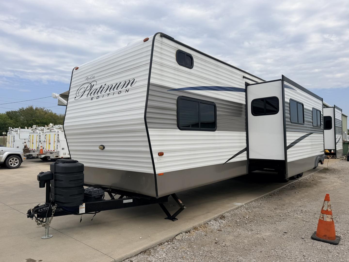2024 White /TAN RBD MONTE CARLO PLATINUM EDITION 45PM (5CZ200R34R1) , located at 17760 Hwy 62, Morris, OK, 74445, 35.609104, -95.877060 - WELCOME TO YOUR HOME AWAY FROM HOME! OUR MONTE CARLO PLATINUM EDITION OFFERS THE PERFEDCT BLEND OF COMFORT, STYLE AND CONVENIENCE, DESIGNED TO MAKE EVERY STAY FEEL LIKE A GETAWAY. WHETHER YOU'RE RELAXING FOR THE WEEKKEND, ENJOYING EXTENDED STAYS, OR CREATING LASTING MEMORIES WITH FAMILY AND FRIENDS- Photo#6