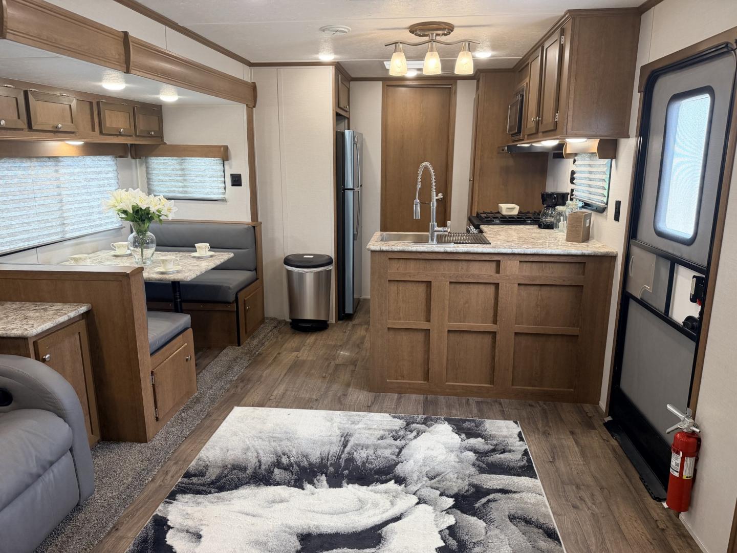 2024 White /TAN RBD MONTE CARLO PLATINUM EDITION 45PM (5CZ200R34R1) , located at 17760 Hwy 62, Morris, OK, 74445, 35.609104, -95.877060 - WELCOME TO YOUR HOME AWAY FROM HOME! OUR MONTE CARLO PLATINUM EDITION OFFERS THE PERFEDCT BLEND OF COMFORT, STYLE AND CONVENIENCE, DESIGNED TO MAKE EVERY STAY FEEL LIKE A GETAWAY. WHETHER YOU'RE RELAXING FOR THE WEEKKEND, ENJOYING EXTENDED STAYS, OR CREATING LASTING MEMORIES WITH FAMILY AND FRIENDS- Photo#10