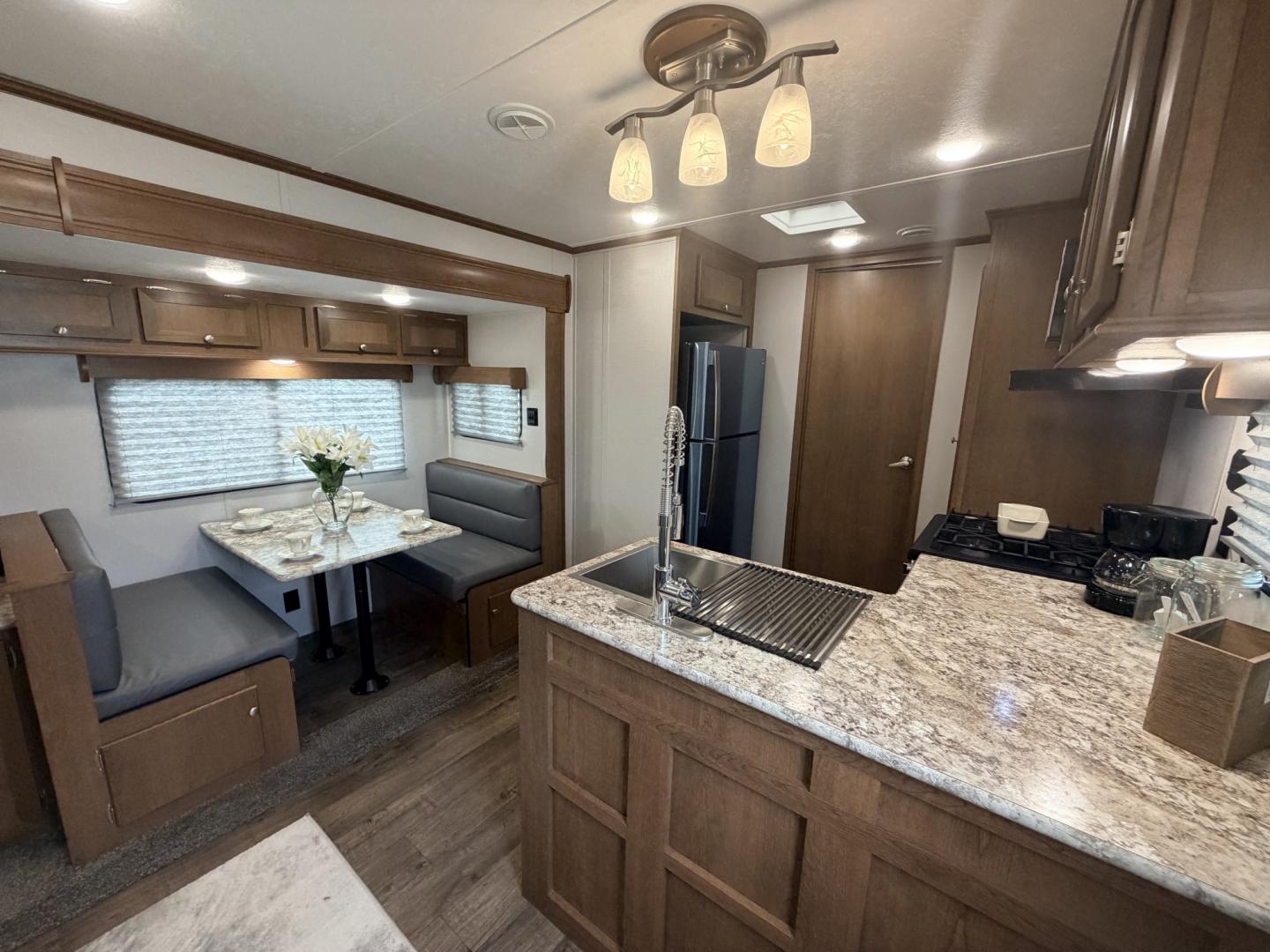2024 White /TAN RBD MONTE CARLO PLATINUM EDITION 45PM (5CZ200R34R1) , located at 17760 Hwy 62, Morris, OK, 74445, 35.609104, -95.877060 - WELCOME TO YOUR HOME AWAY FROM HOME! OUR MONTE CARLO PLATINUM EDITION OFFERS THE PERFEDCT BLEND OF COMFORT, STYLE AND CONVENIENCE, DESIGNED TO MAKE EVERY STAY FEEL LIKE A GETAWAY. WHETHER YOU'RE RELAXING FOR THE WEEKKEND, ENJOYING EXTENDED STAYS, OR CREATING LASTING MEMORIES WITH FAMILY AND FRIENDS- Photo#9