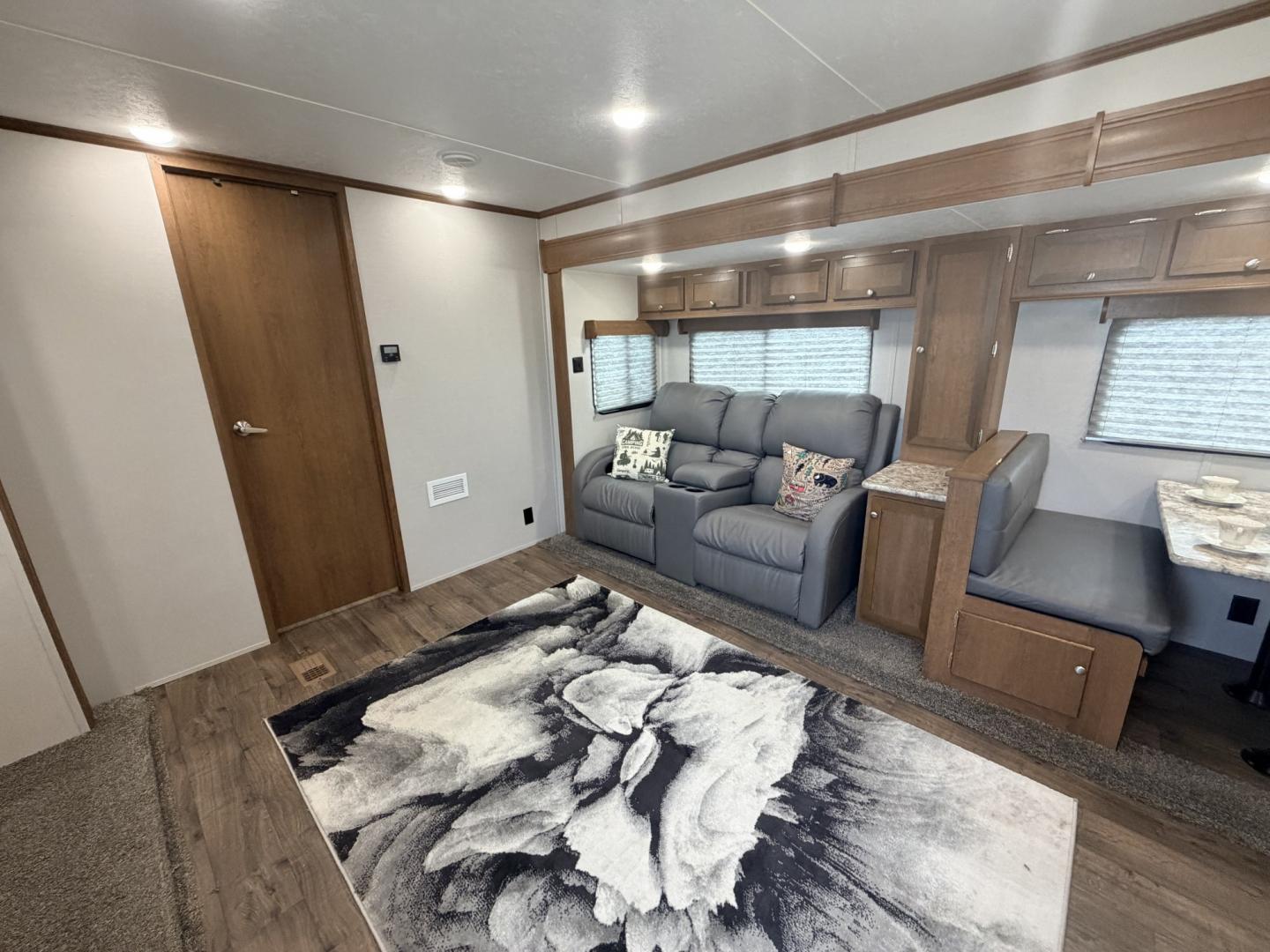 2024 White /TAN RBD MONTE CARLO PLATINUM EDITION 45PM (5CZ200R34R1) , located at 17760 Hwy 62, Morris, OK, 74445, 35.609104, -95.877060 - WELCOME TO YOUR HOME AWAY FROM HOME! OUR MONTE CARLO PLATINUM EDITION OFFERS THE PERFEDCT BLEND OF COMFORT, STYLE AND CONVENIENCE, DESIGNED TO MAKE EVERY STAY FEEL LIKE A GETAWAY. WHETHER YOU'RE RELAXING FOR THE WEEKKEND, ENJOYING EXTENDED STAYS, OR CREATING LASTING MEMORIES WITH FAMILY AND FRIENDS- Photo#11