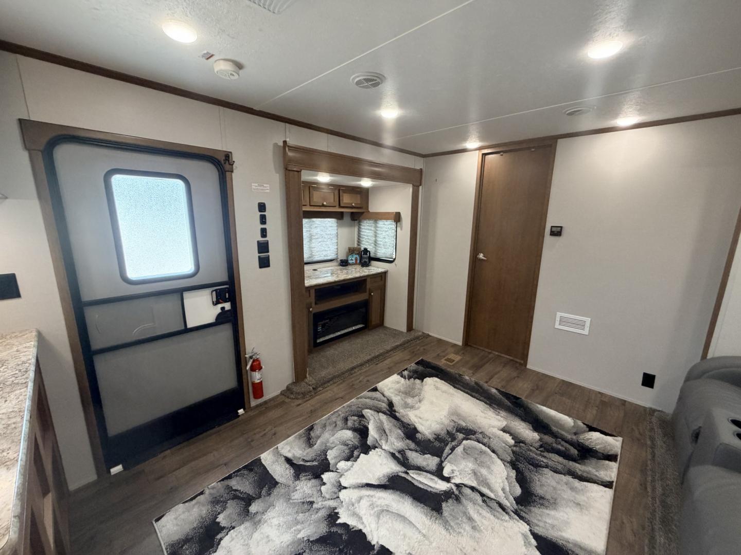 2024 White /TAN RBD MONTE CARLO PLATINUM EDITION 45PM (5CZ200R34R1) , located at 17760 Hwy 62, Morris, OK, 74445, 35.609104, -95.877060 - WELCOME TO YOUR HOME AWAY FROM HOME! OUR MONTE CARLO PLATINUM EDITION OFFERS THE PERFEDCT BLEND OF COMFORT, STYLE AND CONVENIENCE, DESIGNED TO MAKE EVERY STAY FEEL LIKE A GETAWAY. WHETHER YOU'RE RELAXING FOR THE WEEKKEND, ENJOYING EXTENDED STAYS, OR CREATING LASTING MEMORIES WITH FAMILY AND FRIENDS- Photo#12