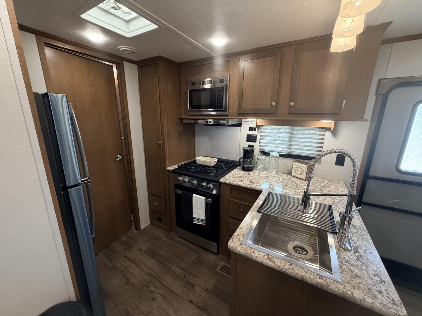 2024 White /TAN RBD MONTE CARLO PLATINUM EDITION 45PM (5CZ200R34R1) , located at 17760 Hwy 62, Morris, OK, 74445, 35.609104, -95.877060 - WELCOME TO YOUR HOME AWAY FROM HOME! OUR MONTE CARLO PLATINUM EDITION OFFERS THE PERFEDCT BLEND OF COMFORT, STYLE AND CONVENIENCE, DESIGNED TO MAKE EVERY STAY FEEL LIKE A GETAWAY. WHETHER YOU'RE RELAXING FOR THE WEEKKEND, ENJOYING EXTENDED STAYS, OR CREATING LASTING MEMORIES WITH FAMILY AND FRIENDS- Photo#13