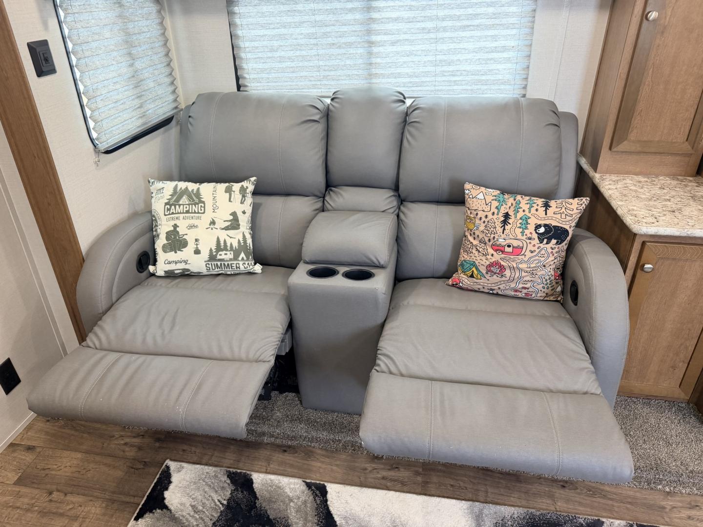 2024 White /TAN RBD MONTE CARLO PLATINUM EDITION 45PM (5CZ200R34R1) , located at 17760 Hwy 62, Morris, OK, 74445, 35.609104, -95.877060 - WELCOME TO YOUR HOME AWAY FROM HOME! OUR MONTE CARLO PLATINUM EDITION OFFERS THE PERFEDCT BLEND OF COMFORT, STYLE AND CONVENIENCE, DESIGNED TO MAKE EVERY STAY FEEL LIKE A GETAWAY. WHETHER YOU'RE RELAXING FOR THE WEEKKEND, ENJOYING EXTENDED STAYS, OR CREATING LASTING MEMORIES WITH FAMILY AND FRIENDS- Photo#23