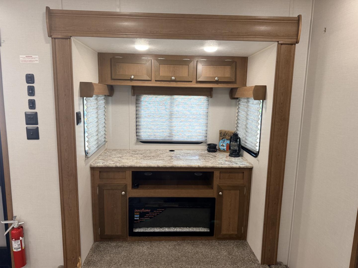 2024 White /TAN RBD MONTE CARLO PLATINUM EDITION 45PM (5CZ200R34R1) , located at 17760 Hwy 62, Morris, OK, 74445, 35.609104, -95.877060 - WELCOME TO YOUR HOME AWAY FROM HOME! OUR MONTE CARLO PLATINUM EDITION OFFERS THE PERFEDCT BLEND OF COMFORT, STYLE AND CONVENIENCE, DESIGNED TO MAKE EVERY STAY FEEL LIKE A GETAWAY. WHETHER YOU'RE RELAXING FOR THE WEEKKEND, ENJOYING EXTENDED STAYS, OR CREATING LASTING MEMORIES WITH FAMILY AND FRIENDS- Photo#25