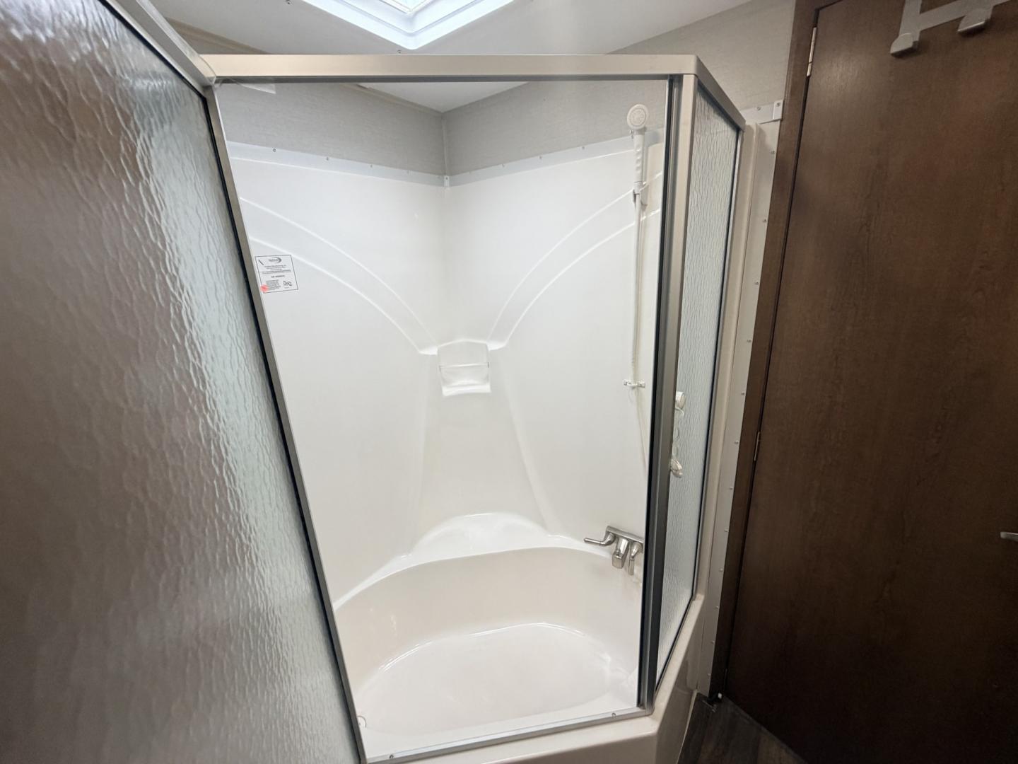 2024 White /TAN RBD MONTE CARLO PLATINUM EDITION 45PM (5CZ200R34R1) , located at 17760 Hwy 62, Morris, OK, 74445, 35.609104, -95.877060 - WELCOME TO YOUR HOME AWAY FROM HOME! OUR MONTE CARLO PLATINUM EDITION OFFERS THE PERFEDCT BLEND OF COMFORT, STYLE AND CONVENIENCE, DESIGNED TO MAKE EVERY STAY FEEL LIKE A GETAWAY. WHETHER YOU'RE RELAXING FOR THE WEEKKEND, ENJOYING EXTENDED STAYS, OR CREATING LASTING MEMORIES WITH FAMILY AND FRIENDS- Photo#29
