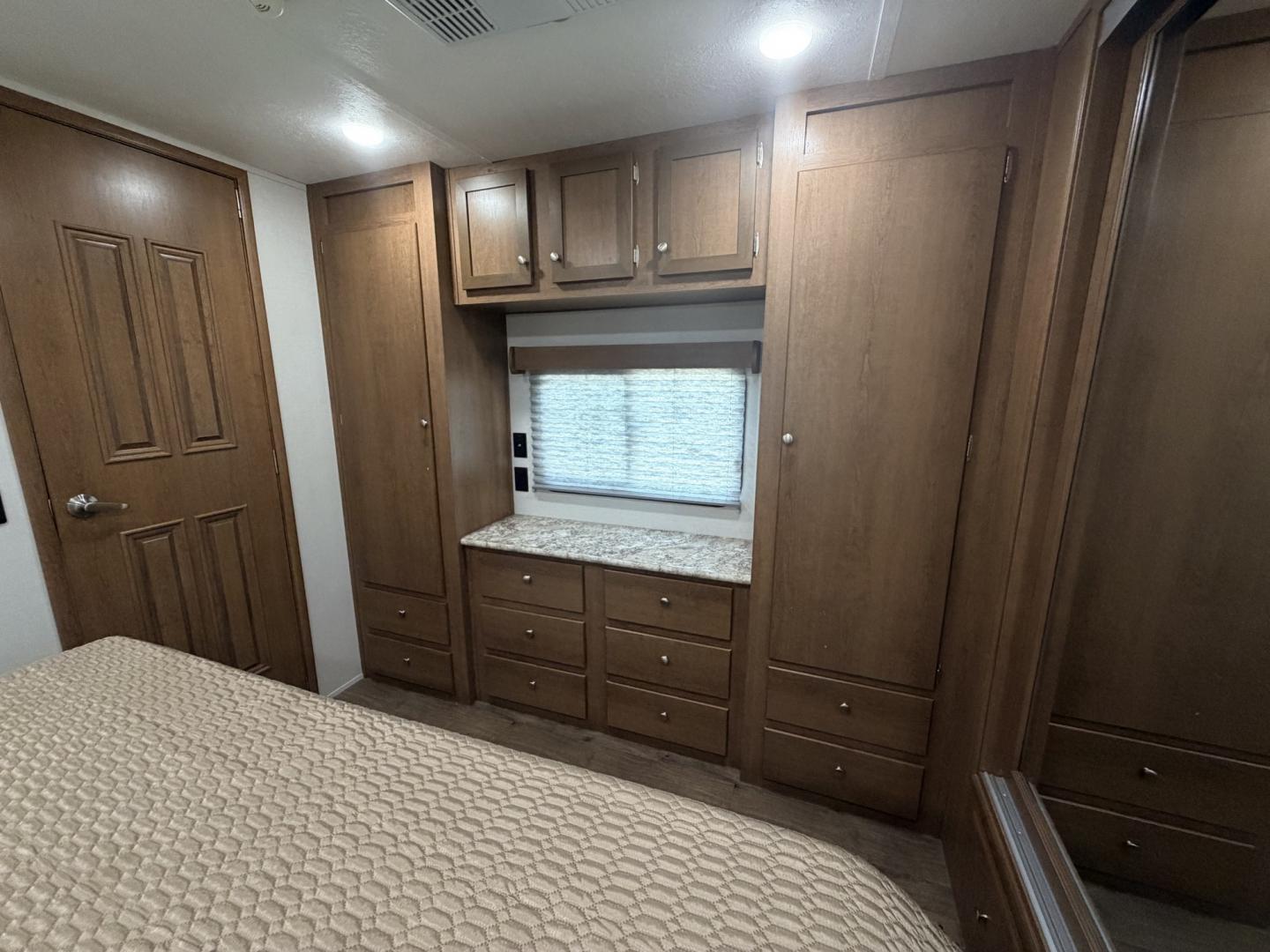 2024 White /TAN RBD MONTE CARLO PLATINUM EDITION 45PM (5CZ200R34R1) , located at 17760 Hwy 62, Morris, OK, 74445, 35.609104, -95.877060 - WELCOME TO YOUR HOME AWAY FROM HOME! OUR MONTE CARLO PLATINUM EDITION OFFERS THE PERFEDCT BLEND OF COMFORT, STYLE AND CONVENIENCE, DESIGNED TO MAKE EVERY STAY FEEL LIKE A GETAWAY. WHETHER YOU'RE RELAXING FOR THE WEEKKEND, ENJOYING EXTENDED STAYS, OR CREATING LASTING MEMORIES WITH FAMILY AND FRIENDS- Photo#35