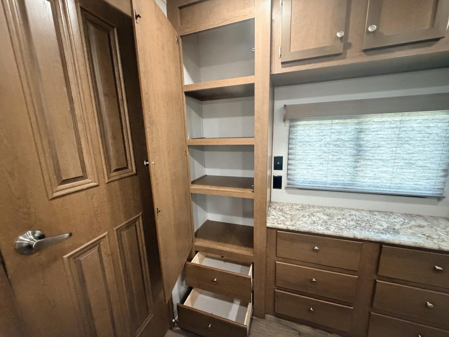 2024 White /TAN RBD MONTE CARLO PLATINUM EDITION 45PM (5CZ200R34R1) , located at 17760 Hwy 62, Morris, OK, 74445, 35.609104, -95.877060 - WELCOME TO YOUR HOME AWAY FROM HOME! OUR MONTE CARLO PLATINUM EDITION OFFERS THE PERFEDCT BLEND OF COMFORT, STYLE AND CONVENIENCE, DESIGNED TO MAKE EVERY STAY FEEL LIKE A GETAWAY. WHETHER YOU'RE RELAXING FOR THE WEEKKEND, ENJOYING EXTENDED STAYS, OR CREATING LASTING MEMORIES WITH FAMILY AND FRIENDS- Photo#38
