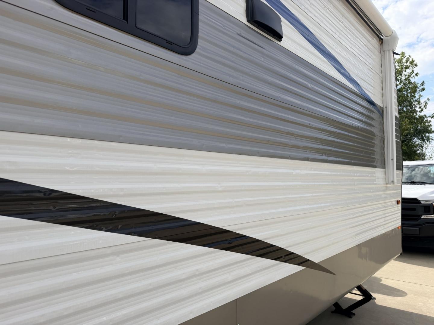 2024 White /TAN RBD MONTE CARLO PLATINUM EDITION 45PM (5CZ200R34R1) , located at 17760 Hwy 62, Morris, OK, 74445, 35.609104, -95.877060 - WELCOME TO YOUR HOME AWAY FROM HOME! OUR MONTE CARLO PLATINUM EDITION OFFERS THE PERFEDCT BLEND OF COMFORT, STYLE AND CONVENIENCE, DESIGNED TO MAKE EVERY STAY FEEL LIKE A GETAWAY. WHETHER YOU'RE RELAXING FOR THE WEEKKEND, ENJOYING EXTENDED STAYS, OR CREATING LASTING MEMORIES WITH FAMILY AND FRIENDS- Photo#48