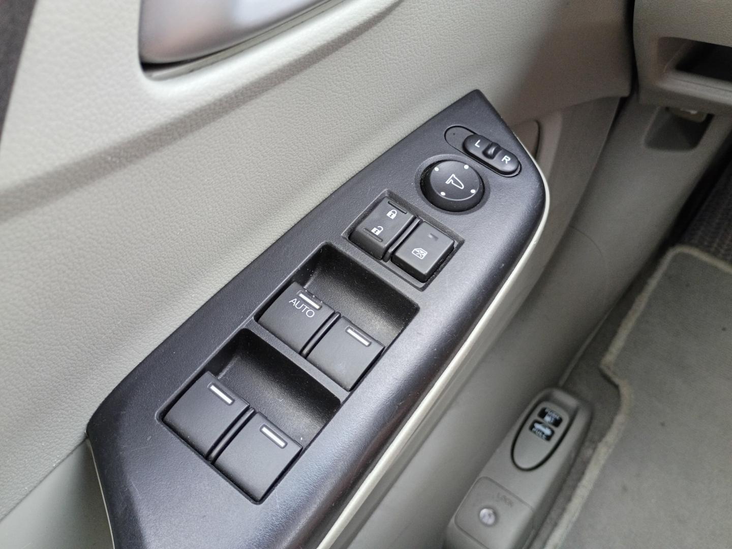 2012 White /GRAY Honda Civic (19XFB5F58CE) with an 1.8L L4 SOHC 16V CNG engine, 5-Speed Automatic transmission, located at 17760 Hwy 62, Morris, OK, 74445, (918) 733-4887, 35.609104, -95.877060 - 2012 HONDA CIVIC DEDICATED CNG (RUNS ONLY ON COMPRESSED NATURAL GAS) HAS A 1.8L 4 CYLINDER ENGINE AND IS 2WD. FEATURES MANUAL SEATS, POWER LOCKS, POWER MIRRORS, POWER WINDOWS. HAS AM/FM RADIO, CD PLAYER, AUX PORT, CRUISE CONTROL, MULTI-FUNCTION STEERING WHEEL CONTROL, HANDS FREE CALLING, AND TRACTIO- Photo#8