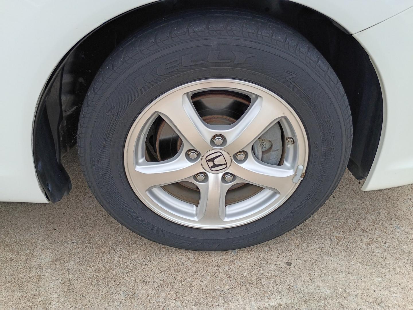 2012 White /GRAY Honda Civic (19XFB5F58CE) with an 1.8L L4 SOHC 16V CNG engine, 5-Speed Automatic transmission, located at 17760 Hwy 62, Morris, OK, 74445, (918) 733-4887, 35.609104, -95.877060 - 2012 HONDA CIVIC DEDICATED CNG (RUNS ONLY ON COMPRESSED NATURAL GAS) HAS A 1.8L 4 CYLINDER ENGINE AND IS 2WD. FEATURES MANUAL SEATS, POWER LOCKS, POWER MIRRORS, POWER WINDOWS. HAS AM/FM RADIO, CD PLAYER, AUX PORT, CRUISE CONTROL, MULTI-FUNCTION STEERING WHEEL CONTROL, HANDS FREE CALLING, AND TRACTIO- Photo#26