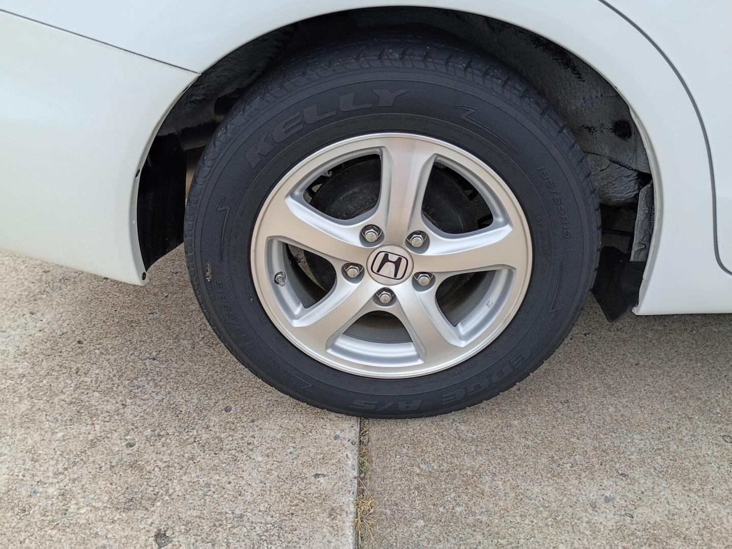 2012 White /GRAY Honda Civic (19XFB5F58CE) with an 1.8L L4 SOHC 16V CNG engine, 5-Speed Automatic transmission, located at 17760 Hwy 62, Morris, OK, 74445, (918) 733-4887, 35.609104, -95.877060 - 2012 HONDA CIVIC DEDICATED CNG (RUNS ONLY ON COMPRESSED NATURAL GAS) HAS A 1.8L 4 CYLINDER ENGINE AND IS 2WD. FEATURES MANUAL SEATS, POWER LOCKS, POWER MIRRORS, POWER WINDOWS. HAS AM/FM RADIO, CD PLAYER, AUX PORT, CRUISE CONTROL, MULTI-FUNCTION STEERING WHEEL CONTROL, HANDS FREE CALLING, AND TRACTIO- Photo#25