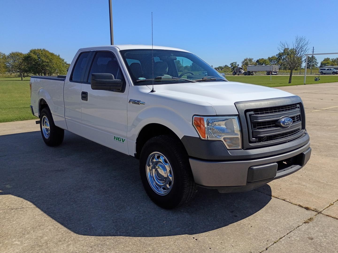 2014 White /GRAY Ford F-150 (1FTEX1CM0EK) with an 3.7L V6 DOHC 24V engine, 6A transmission, located at 17760 Hwy 62, Morris, OK, 74445, (918) 733-4887, 35.609104, -95.877060- Photo#2