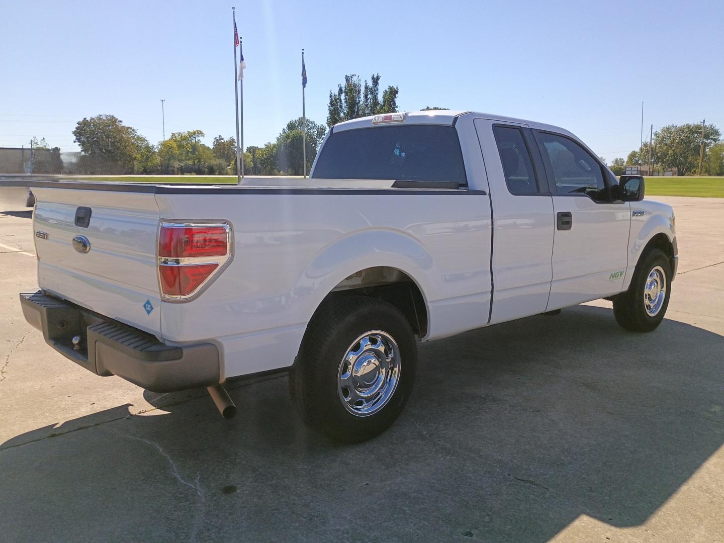 2014 White /GRAY Ford F-150 (1FTEX1CM0EK) with an 3.7L V6 DOHC 24V engine, 6A transmission, located at 17760 Hwy 62, Morris, OK, 74445, (918) 733-4887, 35.609104, -95.877060- Photo#4