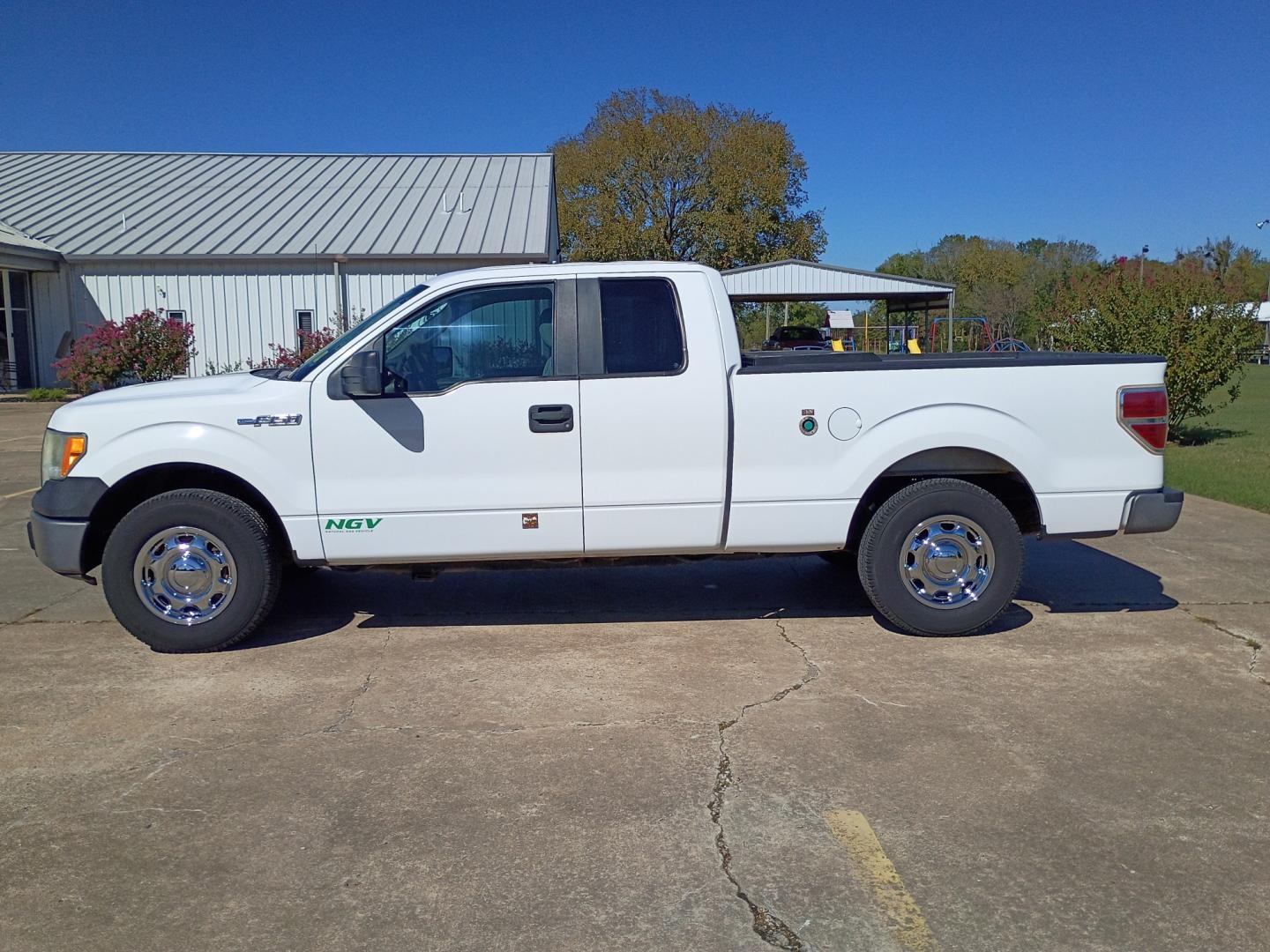 2014 White /GRAY Ford F-150 (1FTEX1CM0EK) with an 3.7L V6 DOHC 24V engine, 6A transmission, located at 17760 Hwy 62, Morris, OK, 74445, (918) 733-4887, 35.609104, -95.877060- Photo#7