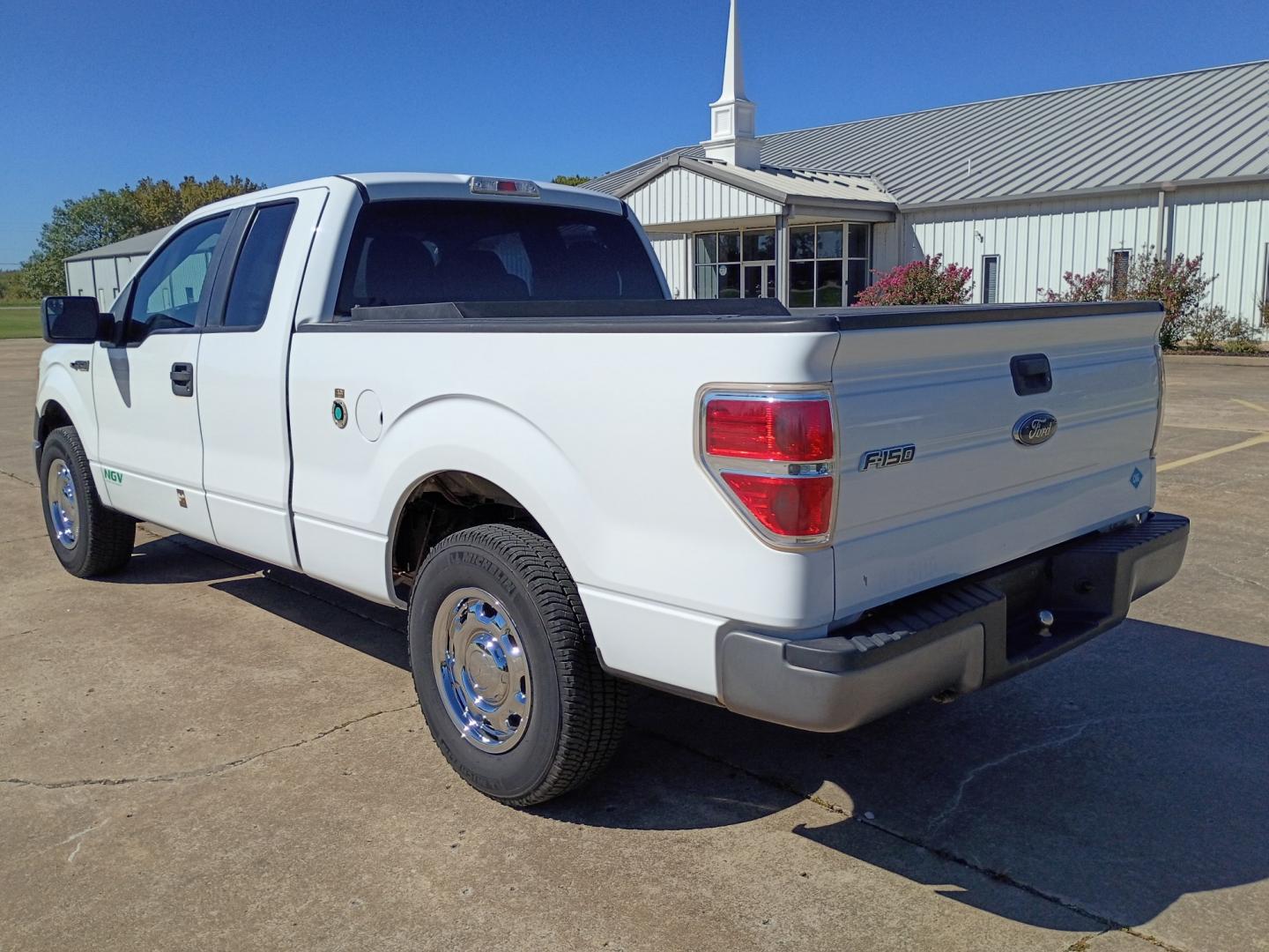 2014 White /GRAY Ford F-150 (1FTEX1CM0EK) with an 3.7L V6 DOHC 24V engine, 6A transmission, located at 17760 Hwy 62, Morris, OK, 74445, (918) 733-4887, 35.609104, -95.877060- Photo#6