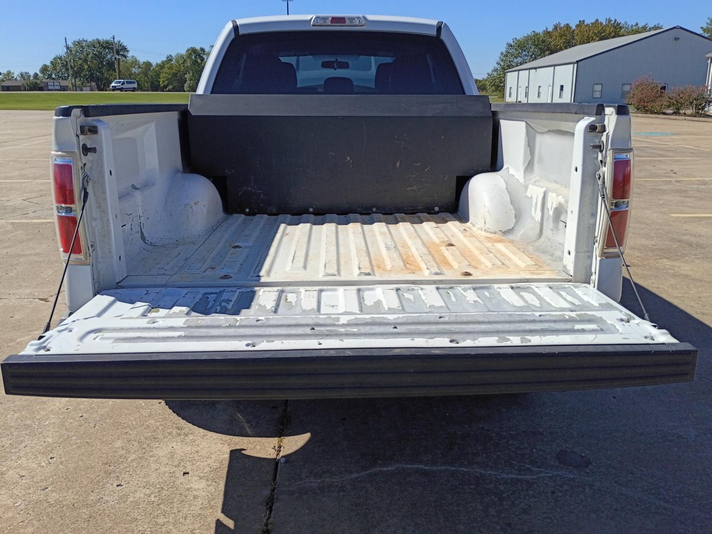 2014 White /GRAY Ford F-150 (1FTEX1CM0EK) with an 3.7L V6 DOHC 24V engine, 6A transmission, located at 17760 Hwy 62, Morris, OK, 74445, (918) 733-4887, 35.609104, -95.877060- Photo#17
