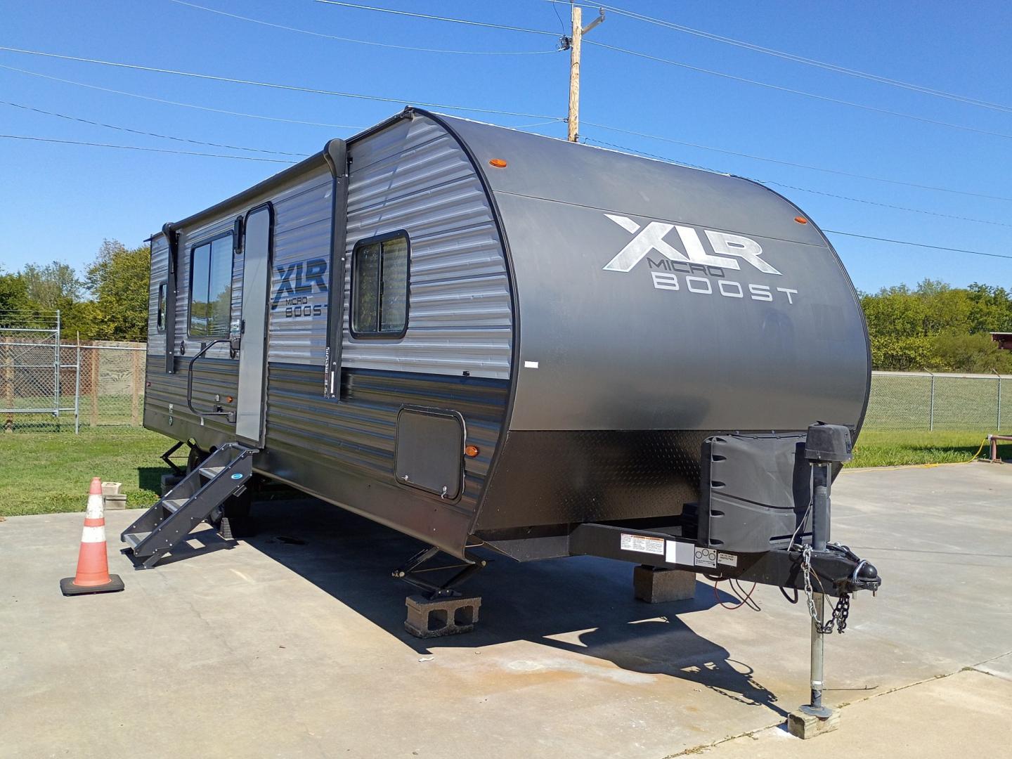 2021 Silver /TAN Forest River XLR Toy Hauler 25LRLE (5ZT2XLPB0MZ) , located at 17760 Hwy 62, Morris, OK, 74445, 35.609104, -95.877060- Photo#2