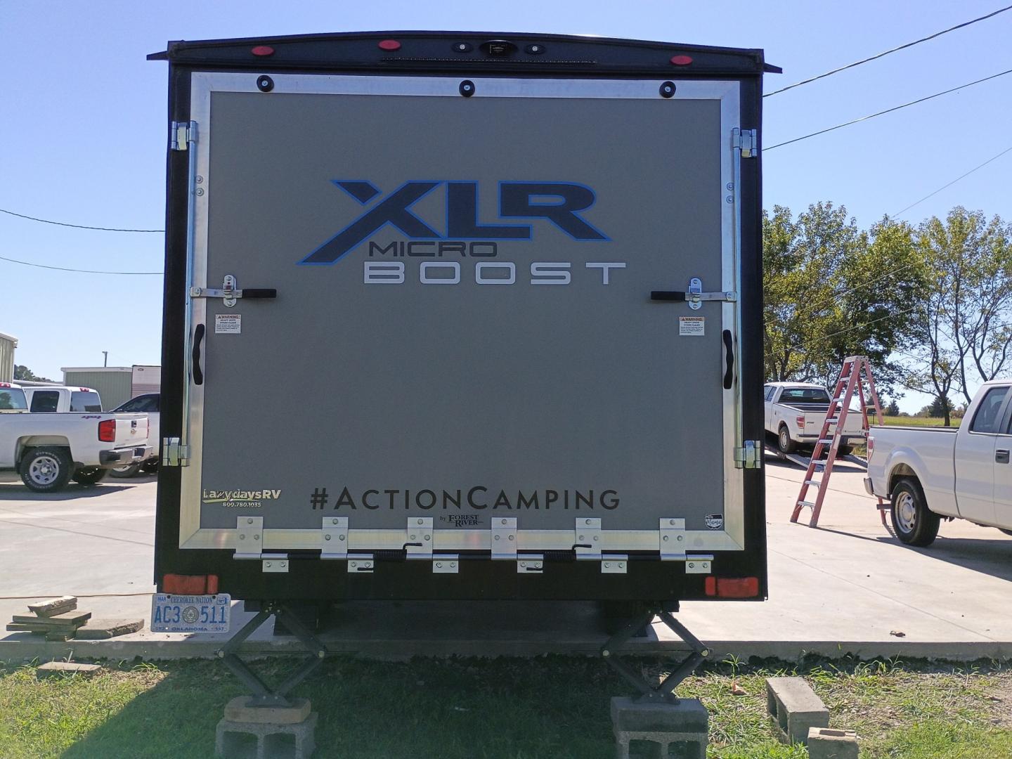 2021 Silver /TAN Forest River XLR Toy Hauler 25LRLE (5ZT2XLPB0MZ) , located at 17760 Hwy 62, Morris, OK, 74445, 35.609104, -95.877060- Photo#5