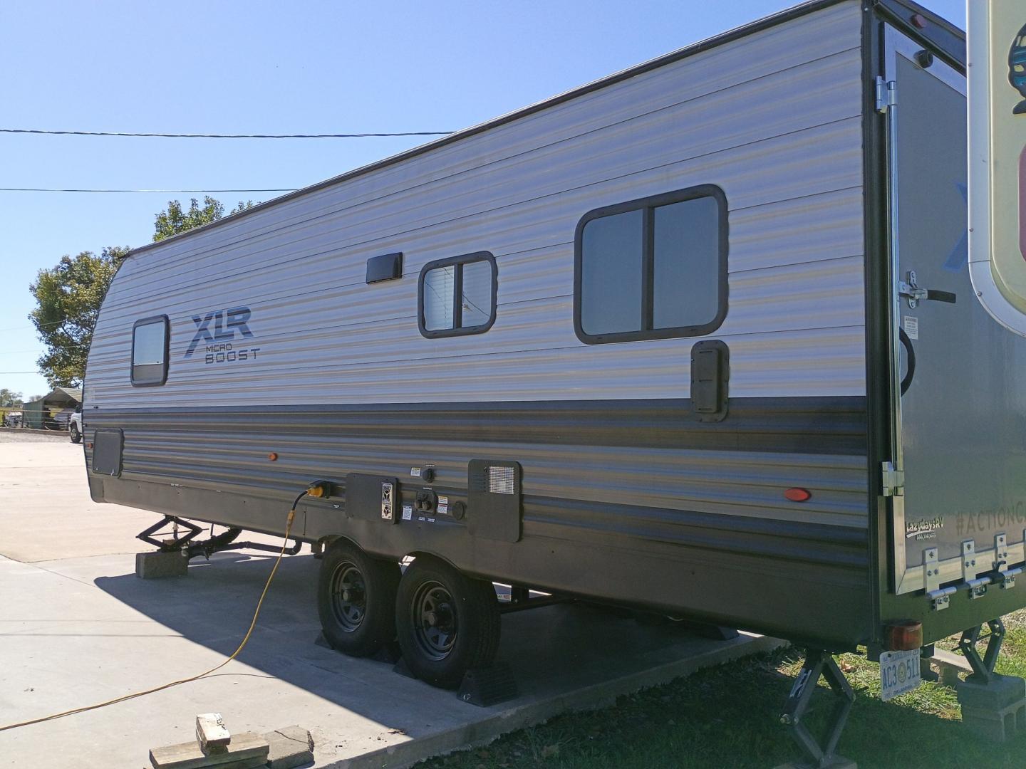 2021 Silver /TAN Forest River XLR Toy Hauler 25LRLE (5ZT2XLPB0MZ) , located at 17760 Hwy 62, Morris, OK, 74445, 35.609104, -95.877060- Photo#6