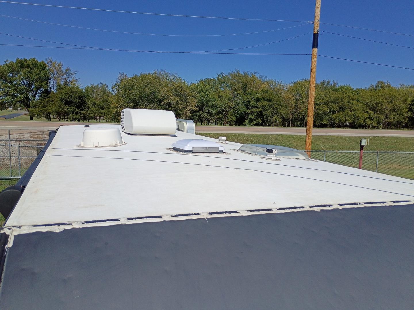 2021 Silver /TAN Forest River XLR Toy Hauler 25LRLE (5ZT2XLPB0MZ) , located at 17760 Hwy 62, Morris, OK, 74445, 35.609104, -95.877060- Photo#10