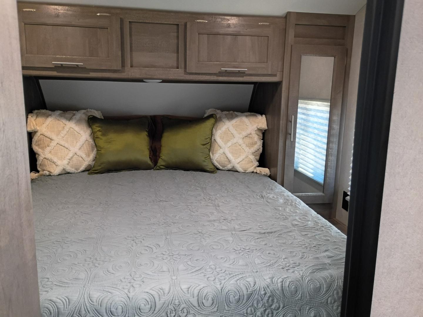 2021 Silver /TAN Forest River XLR Toy Hauler 25LRLE (5ZT2XLPB0MZ) , located at 17760 Hwy 62, Morris, OK, 74445, 35.609104, -95.877060- Photo#26