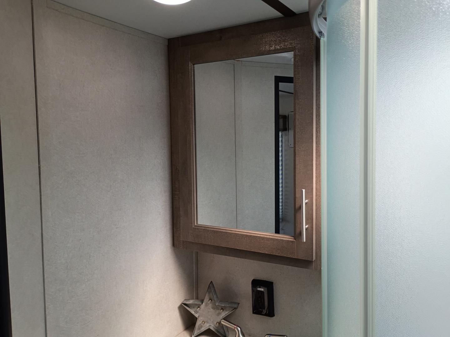 2021 Silver /TAN Forest River XLR Toy Hauler 25LRLE (5ZT2XLPB0MZ) , located at 17760 Hwy 62, Morris, OK, 74445, 35.609104, -95.877060- Photo#32