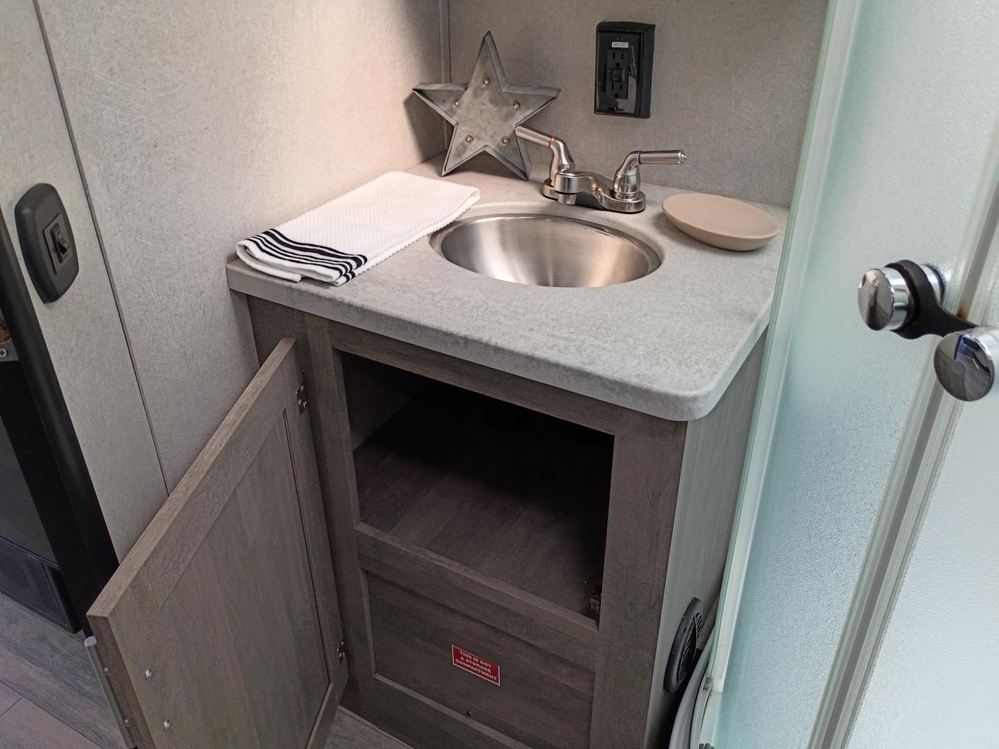 2021 Silver /TAN Forest River XLR Toy Hauler 25LRLE (5ZT2XLPB0MZ) , located at 17760 Hwy 62, Morris, OK, 74445, 35.609104, -95.877060- Photo#34