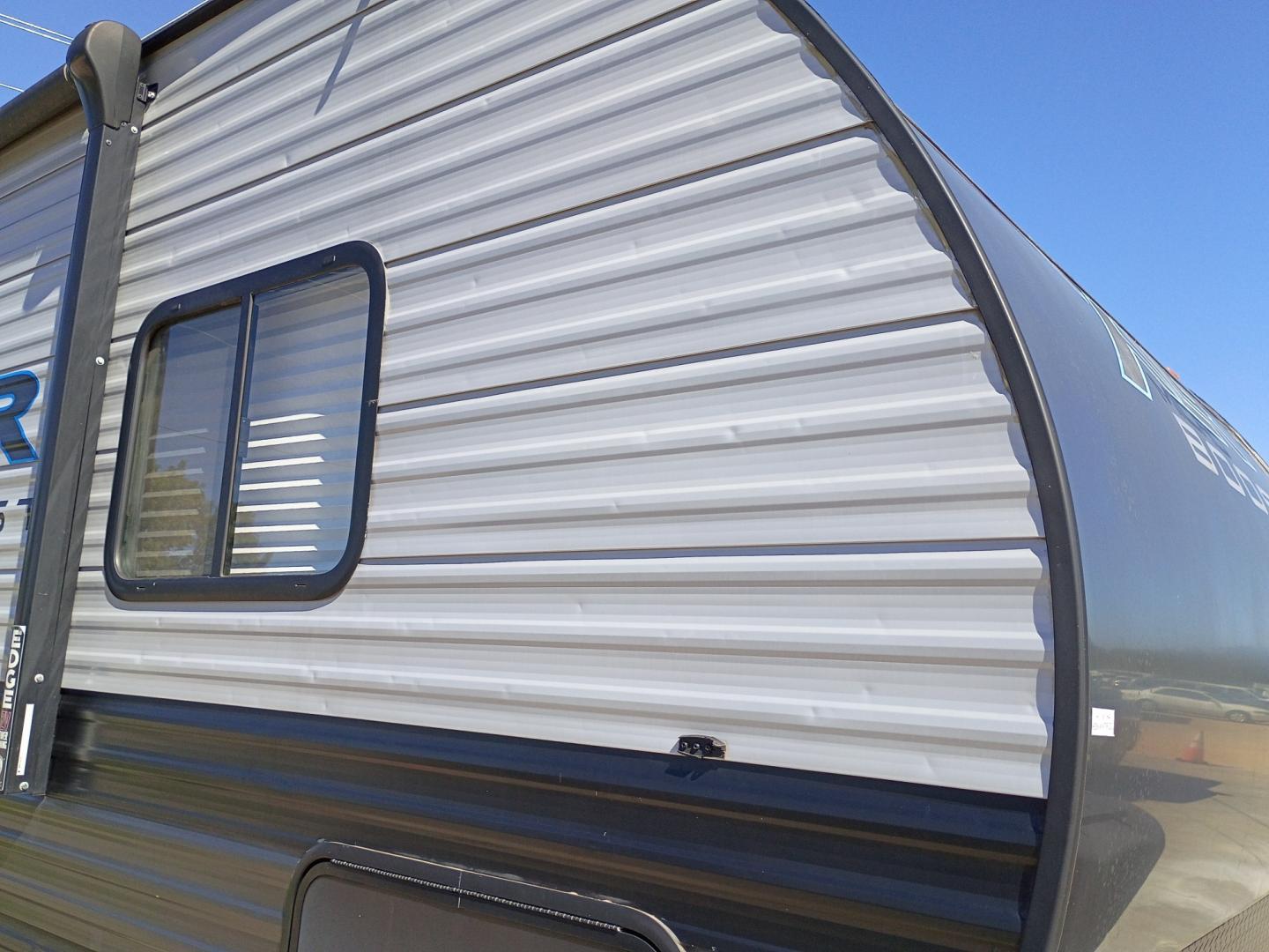 2021 Silver /TAN Forest River XLR Toy Hauler 25LRLE (5ZT2XLPB0MZ) , located at 17760 Hwy 62, Morris, OK, 74445, 35.609104, -95.877060- Photo#50