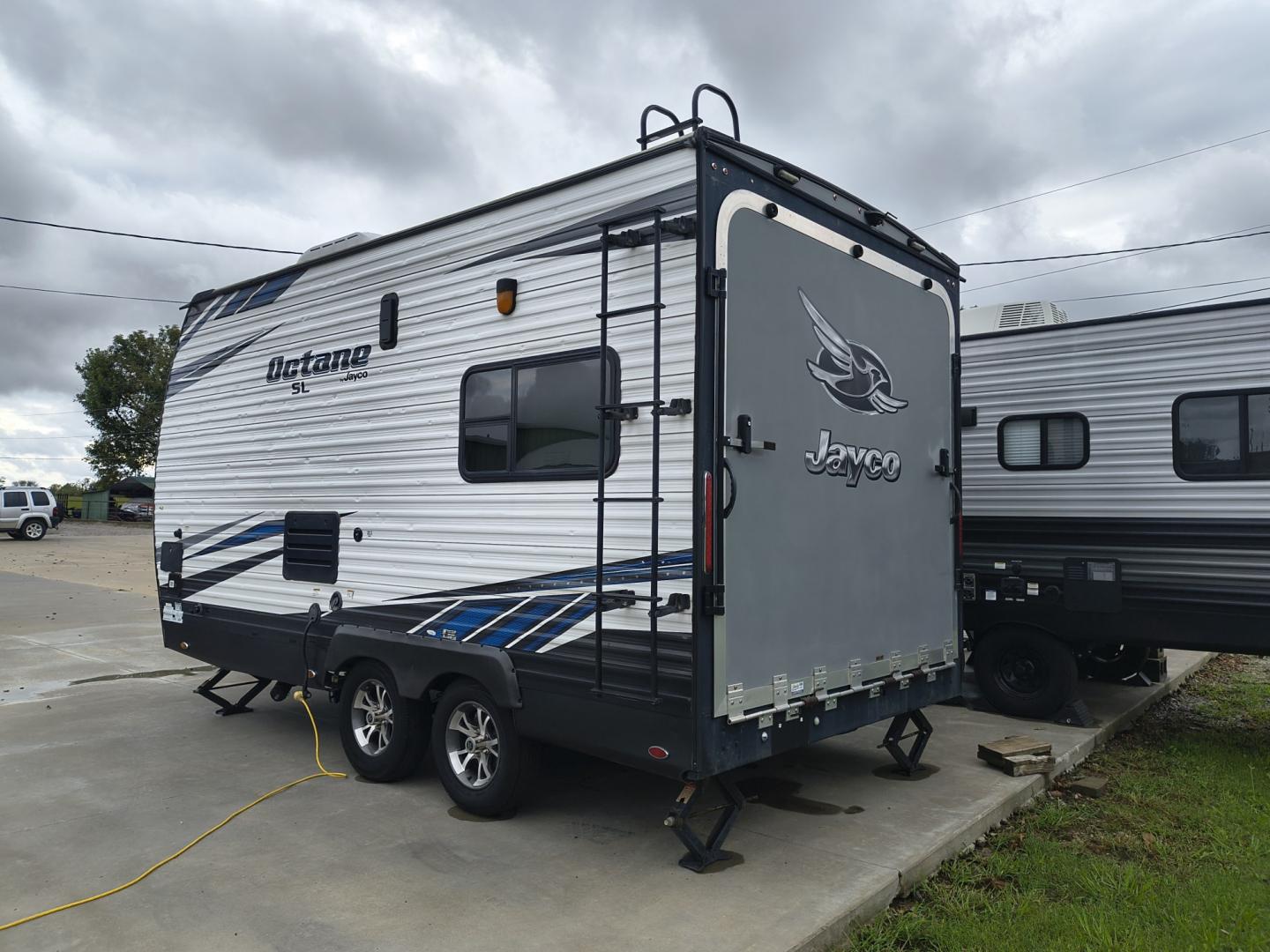 2020 White /BROWN Jayco OCTANE SL 161 161 (1UJBJSBJ7L1) , located at 17760 Hwy 62, Morris, OK, 74445, 35.609104, -95.877060 - READY FOR YOUR NEXT GETAWAY? CHECK OUT THIS 2020 JAYCO OCTANE SL 161 12FT OVERALL TOY HAULER! WHETHER YOU'RE HEADING OUT FOR A WEEKEND OF ATV RIDING, DIRT BIKING, OR RELAXING AT YOUR FAVORITE CAMPGROUND, THIS VERSATILE TOY HAULER LETS YOU BRING THE FUN WITH YOU. ENJOY THE FREEDOM OF THE OPEN ROAD AN- Photo#5