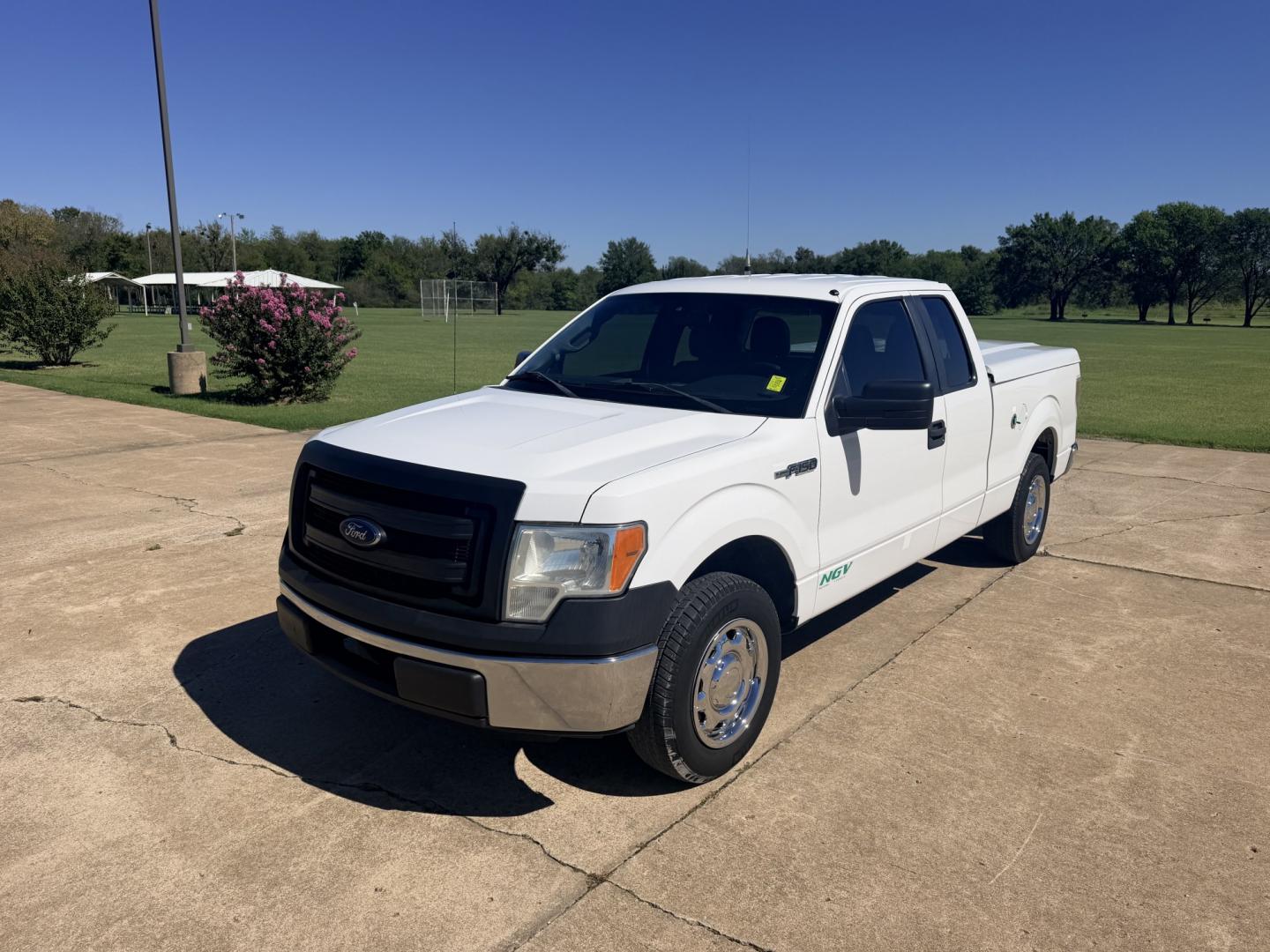 2014 White /GRAY Ford F-150 (1FTEX1CM0EK) with an 3.7L V6 DOHC 24V engine, 6A transmission, located at 17760 Hwy 62, Morris, OK, 74445, (918) 733-4887, 35.609104, -95.877060 - 2014 FORD F-150 2WD 3.7L V6 BI-FUEL SYSTEM RUNS ON CNG OR GASOLINE. FEATURES KEYLESS REMOTE ENTRY, POWER LOCKS, POWER WINDOWS, AM/FM TOUCHSCREEN STEREO, AUXILLARY PORT, CRUISE CONTROL, TRACTION CONTROL, MULTI-FUNCTIONING STEERING WHEEL CONTROLS, TRAILER HITCH, AND BED COVER. HAS 216,675 MILES WITH- Photo#0