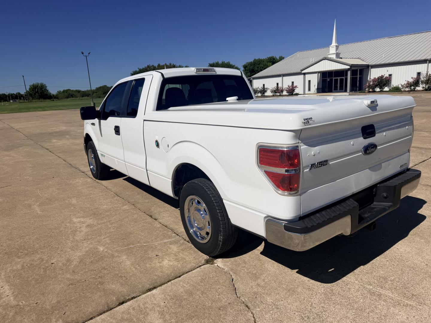2014 White /GRAY Ford F-150 (1FTEX1CM0EK) with an 3.7L V6 DOHC 24V engine, 6A transmission, located at 17760 Hwy 62, Morris, OK, 74445, (918) 733-4887, 35.609104, -95.877060 - 2014 FORD F-150 2WD 3.7L V6 BI-FUEL SYSTEM RUNS ON CNG OR GASOLINE. FEATURES KEYLESS REMOTE ENTRY, POWER LOCKS, POWER WINDOWS, AM/FM TOUCHSCREEN STEREO, AUXILLARY PORT, CRUISE CONTROL, TRACTION CONTROL, MULTI-FUNCTIONING STEERING WHEEL CONTROLS, TRAILER HITCH, AND BED COVER. HAS 216,675 MILES WITH- Photo#6