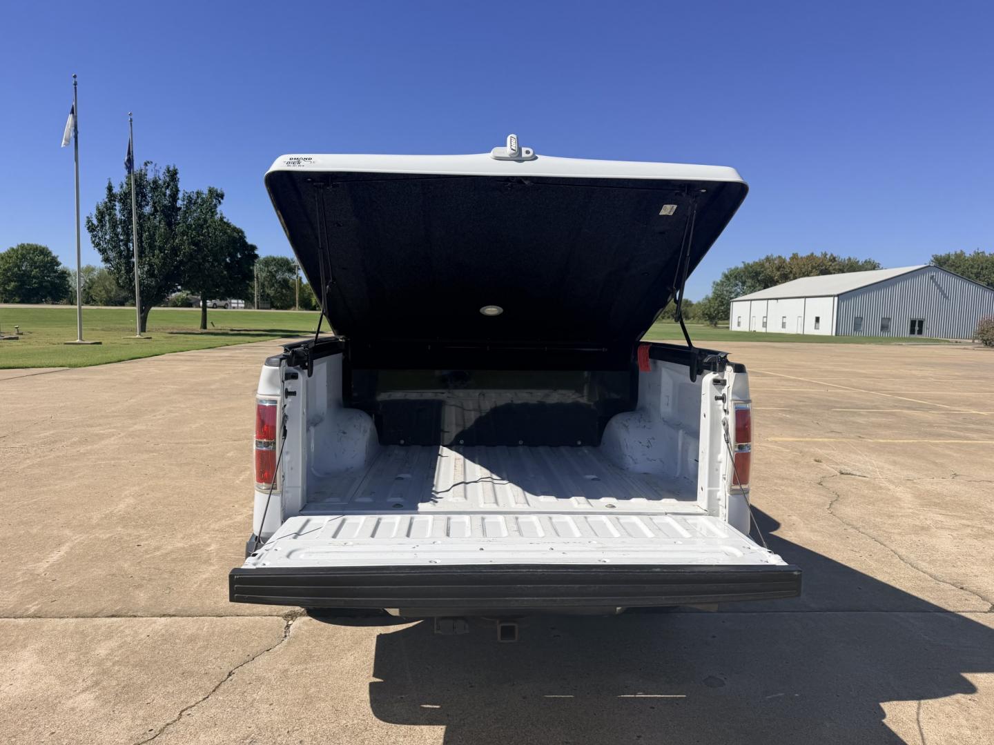 2014 White /GRAY Ford F-150 (1FTEX1CM0EK) with an 3.7L V6 DOHC 24V engine, 6A transmission, located at 17760 Hwy 62, Morris, OK, 74445, (918) 733-4887, 35.609104, -95.877060 - 2014 FORD F-150 2WD 3.7L V6 BI-FUEL SYSTEM RUNS ON CNG OR GASOLINE. FEATURES KEYLESS REMOTE ENTRY, POWER LOCKS, POWER WINDOWS, AM/FM TOUCHSCREEN STEREO, AUXILLARY PORT, CRUISE CONTROL, TRACTION CONTROL, MULTI-FUNCTIONING STEERING WHEEL CONTROLS, TRAILER HITCH, AND BED COVER. HAS 216,675 MILES WITH- Photo#15