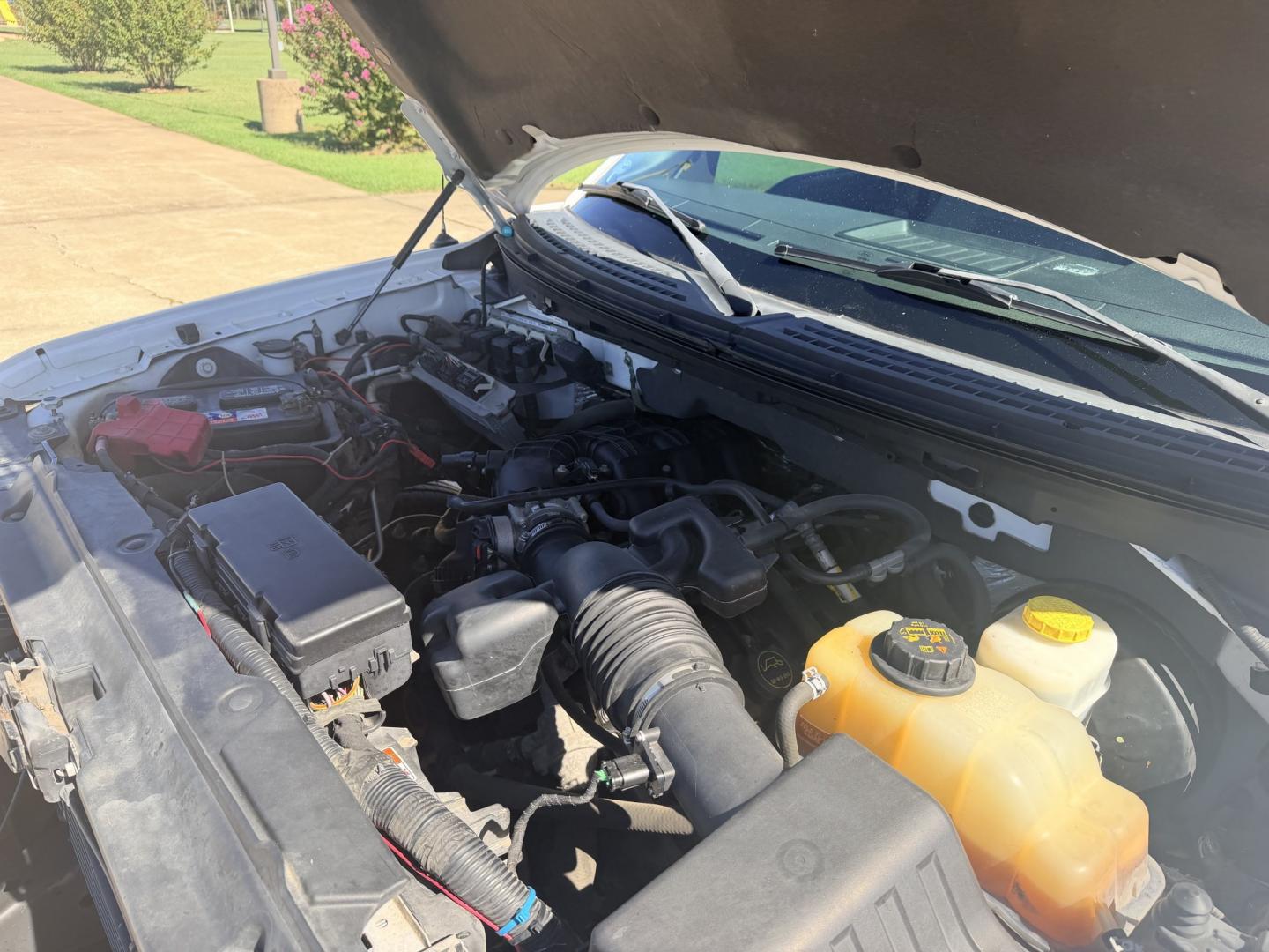 2014 White /GRAY Ford F-150 (1FTEX1CM0EK) with an 3.7L V6 DOHC 24V engine, 6A transmission, located at 17760 Hwy 62, Morris, OK, 74445, (918) 733-4887, 35.609104, -95.877060 - 2014 FORD F-150 2WD 3.7L V6 BI-FUEL SYSTEM RUNS ON CNG OR GASOLINE. FEATURES KEYLESS REMOTE ENTRY, POWER LOCKS, POWER WINDOWS, AM/FM TOUCHSCREEN STEREO, AUXILLARY PORT, CRUISE CONTROL, TRACTION CONTROL, MULTI-FUNCTIONING STEERING WHEEL CONTROLS, TRAILER HITCH, AND BED COVER. HAS 216,675 MILES WITH- Photo#20