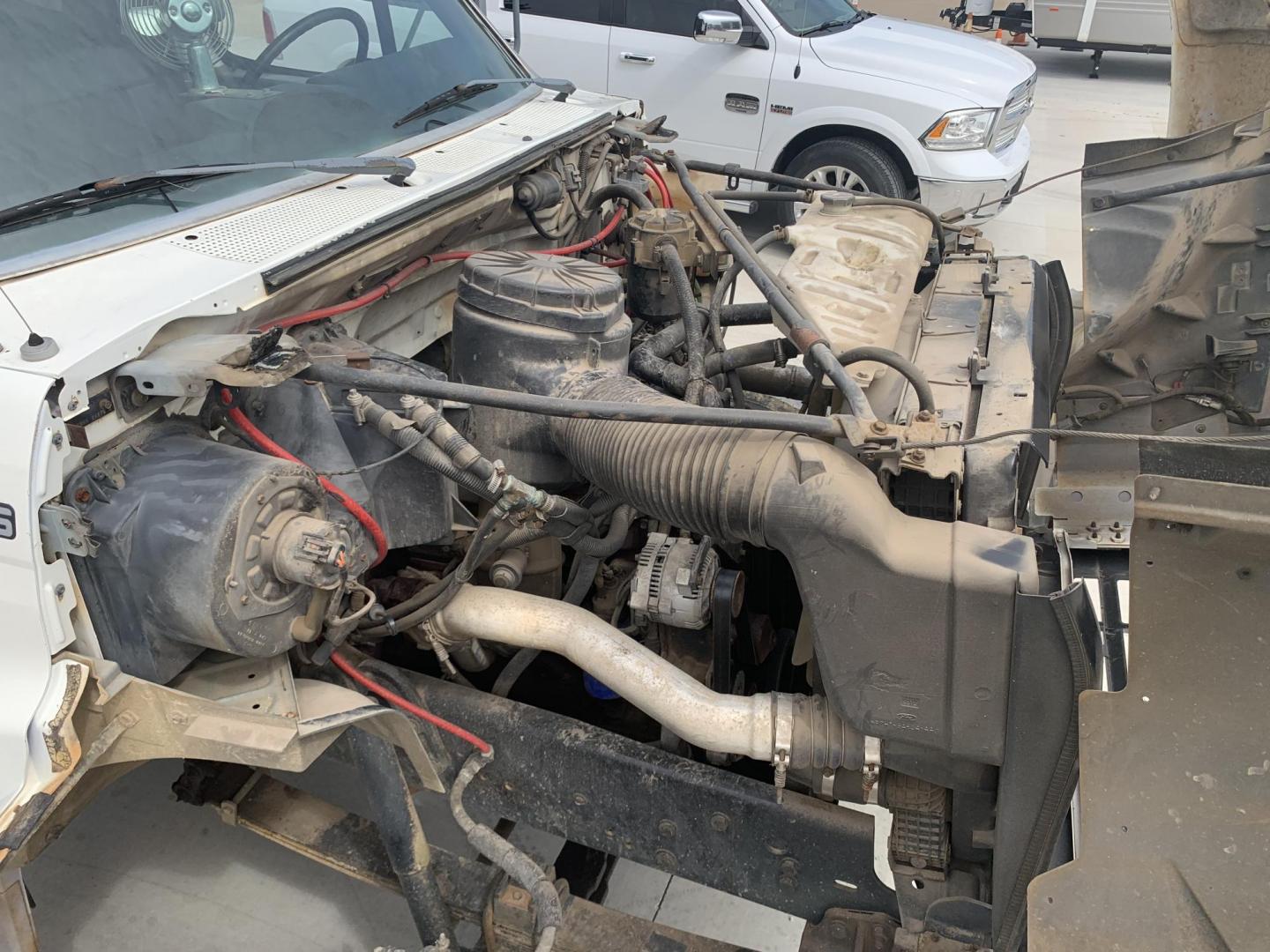1998 WHITE/BLACK /BLACK Ford DUMP TRUCK (1FDXF80C9WV) , AUTO transmission, located at 17760 Hwy 62, Morris, OK, 74445, (918) 733-4887, 35.609104, -95.877060 - Photo#10