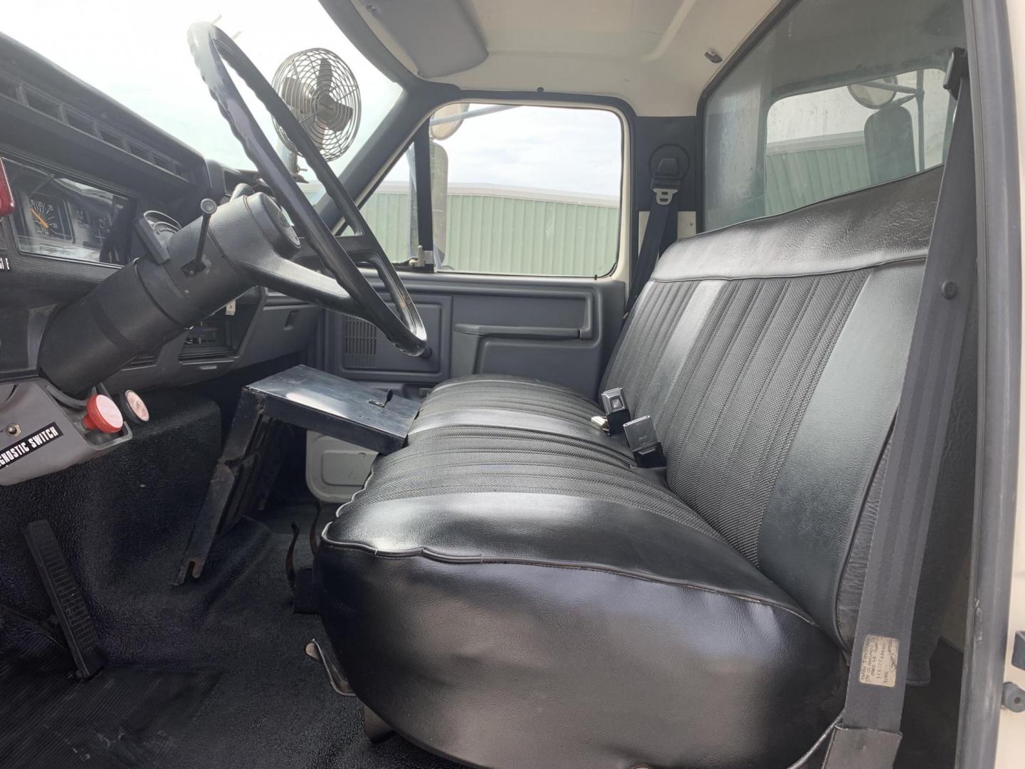 1998 WHITE/BLACK /BLACK Ford DUMP TRUCK (1FDXF80C9WV) , AUTO transmission, located at 17760 Hwy 62, Morris, OK, 74445, (918) 733-4887, 35.609104, -95.877060 - Photo#11