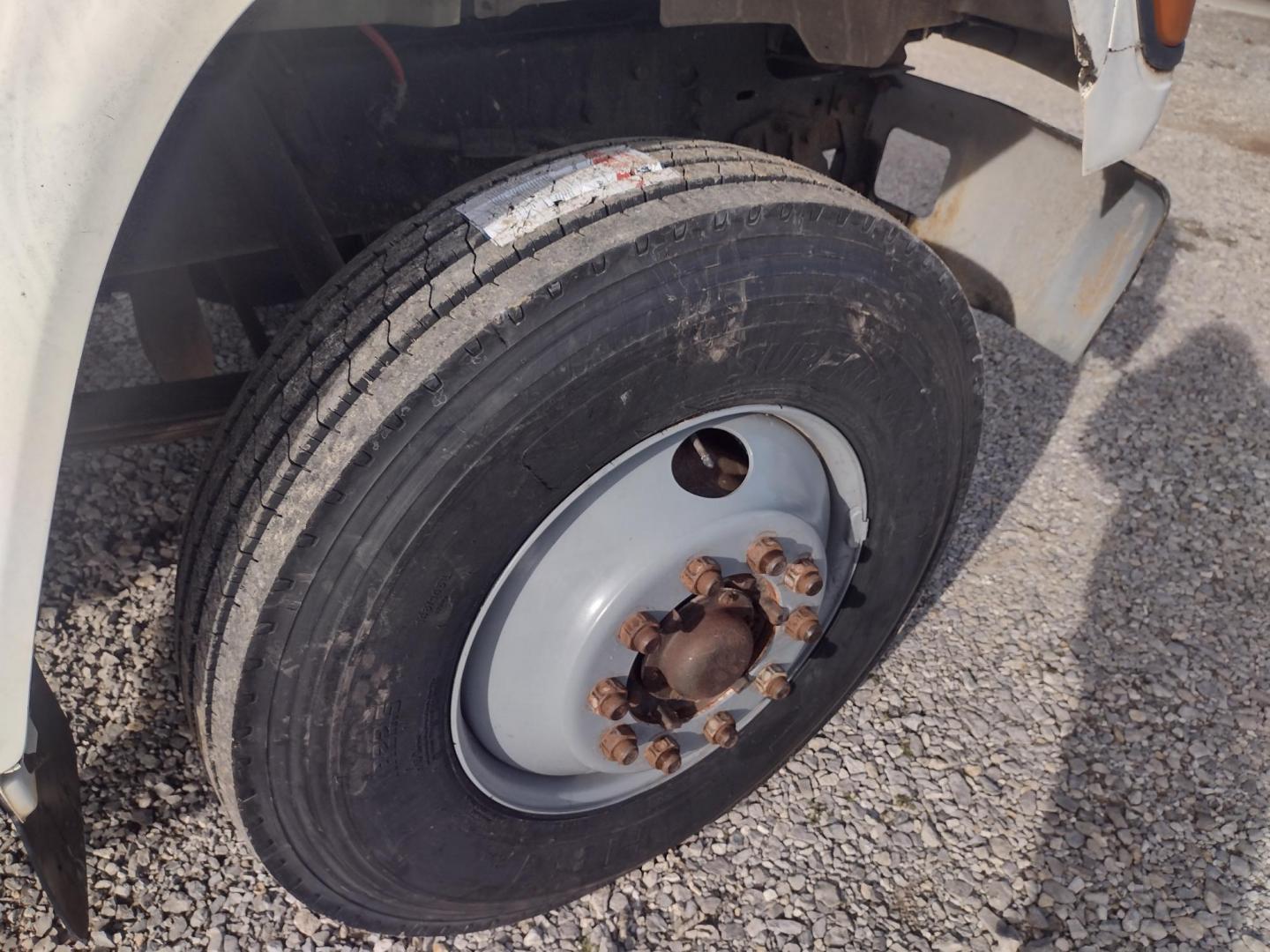 1998 WHITE/BLACK /BLACK Ford DUMP TRUCK (1FDXF80C9WV) , AUTO transmission, located at 17760 Hwy 62, Morris, OK, 74445, (918) 733-4887, 35.609104, -95.877060 - Photo#18