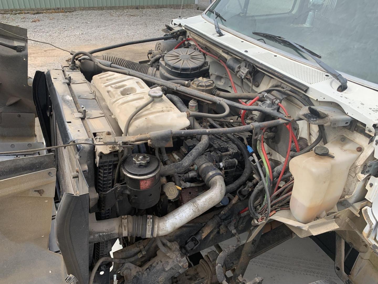 1998 WHITE/BLACK /BLACK Ford DUMP TRUCK (1FDXF80C9WV) , AUTO transmission, located at 17760 Hwy 62, Morris, OK, 74445, (918) 733-4887, 35.609104, -95.877060 - Photo#9