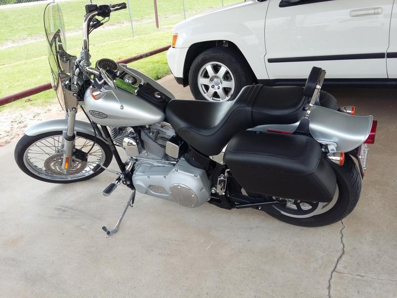 2004 Silver Harley-Davidson FXSTI - (1HD1BVB164Y) with an 1450CC engine, Standard transmission, located at 17760 HWY 62, MORRIS, 74445, 35.609104, -95.877060 - 2004 HARLEY-DAVIDSON FXSTI SOFTAIL STANDARD 1450CC FEATURES HARLEY SADDLEBAGS, AN ACCESSORY BAG ON THE TANK, SILVER POWDER-COATED ENGINE AND COVERS, HARDTAIL STYLING WITH HIDDEN HORIZONTAL REAR SHOCKS, BLACK HORSESHOE OIL TANK, BOBTAIL FENDER, RAKED FRONT FORKS. ALWAYS GARAGE KEPT!! IT'S IN EXCELLE - Photo #8