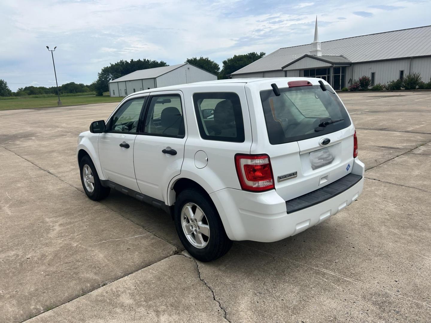 2011 WHITE /Gray Ford Escape (1FMCU9C75BK) with an 2.5L L4 DOHC 16V engine, 6-Speed Automatic transmission, located at 17760 Hwy 62, Morris, OK, 74445, (918) 733-4887, 35.609104, -95.877060 - 2011 FORD ESCAPE AWD AND HAS THE 2.5L L4 ENGINE. DEDICATED CNG ONLY RUNS ON COMPRESSED NATURAL GAS. IT FEATURES CLOTH INTERIOR, MANUAL SEATS, POWER WINDOWS, POWER LOCKS,CRUISE CONTROL, AM/FM RADIO, SIRIUS RADIO, CD PLAYER, AUXILARY PORT, AND HAND FREE CALLING. TIRES 235/70R16 AND ONLY HAS 111,801 M - Photo#6