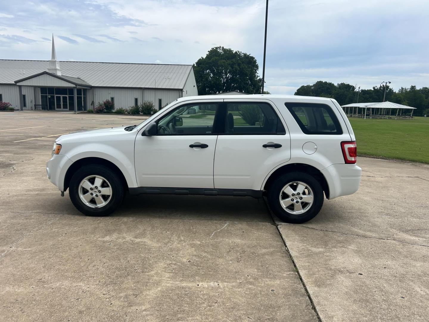 2011 WHITE /Gray Ford Escape (1FMCU9C75BK) with an 2.5L L4 DOHC 16V engine, 6-Speed Automatic transmission, located at 17760 Hwy 62, Morris, OK, 74445, (918) 733-4887, 35.609104, -95.877060 - 2011 FORD ESCAPE AWD AND HAS THE 2.5L L4 ENGINE. DEDICATED CNG ONLY RUNS ON COMPRESSED NATURAL GAS. IT FEATURES CLOTH INTERIOR, MANUAL SEATS, POWER WINDOWS, POWER LOCKS,CRUISE CONTROL, AM/FM RADIO, SIRIUS RADIO, CD PLAYER, AUXILARY PORT, AND HAND FREE CALLING. TIRES 235/70R16 AND ONLY HAS 111,801 M - Photo#7