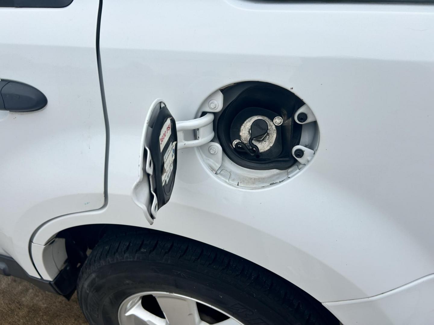 2011 WHITE /Gray Ford Escape (1FMCU9C75BK) with an 2.5L L4 DOHC 16V engine, 6-Speed Automatic transmission, located at 17760 Hwy 62, Morris, OK, 74445, (918) 733-4887, 35.609104, -95.877060 - 2011 FORD ESCAPE AWD AND HAS THE 2.5L L4 ENGINE. DEDICATED CNG ONLY RUNS ON COMPRESSED NATURAL GAS. IT FEATURES CLOTH INTERIOR, MANUAL SEATS, POWER WINDOWS, POWER LOCKS,CRUISE CONTROL, AM/FM RADIO, SIRIUS RADIO, CD PLAYER, AUXILARY PORT, AND HAND FREE CALLING. TIRES 235/70R16 AND ONLY HAS 111,801 M - Photo#15