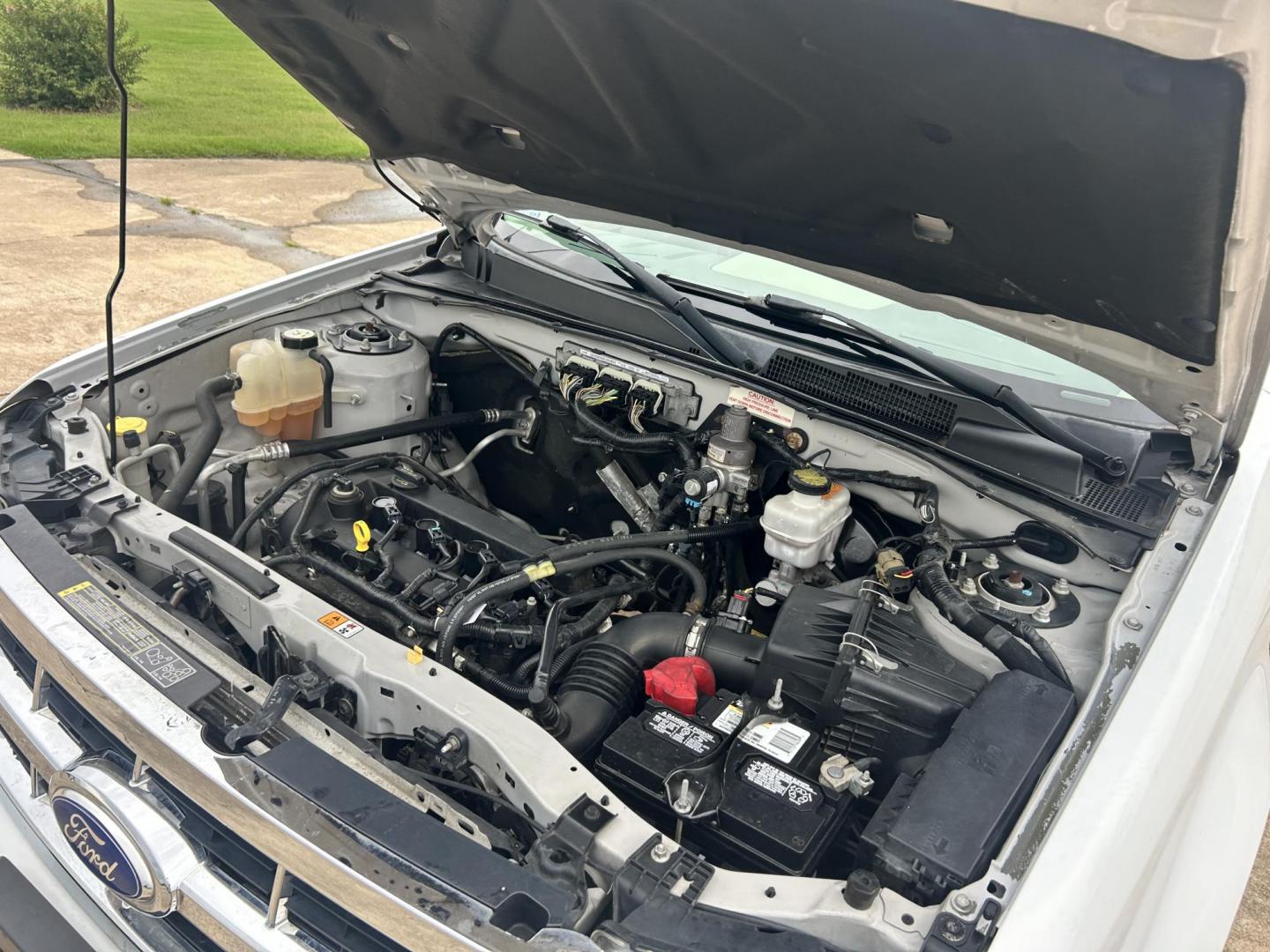 2011 WHITE /Gray Ford Escape (1FMCU9C75BK) with an 2.5L L4 DOHC 16V engine, 6-Speed Automatic transmission, located at 17760 Hwy 62, Morris, OK, 74445, (918) 733-4887, 35.609104, -95.877060 - 2011 FORD ESCAPE AWD AND HAS THE 2.5L L4 ENGINE. DEDICATED CNG ONLY RUNS ON COMPRESSED NATURAL GAS. IT FEATURES CLOTH INTERIOR, MANUAL SEATS, POWER WINDOWS, POWER LOCKS,CRUISE CONTROL, AM/FM RADIO, SIRIUS RADIO, CD PLAYER, AUXILARY PORT, AND HAND FREE CALLING. TIRES 235/70R16 AND ONLY HAS 111,801 M - Photo#18